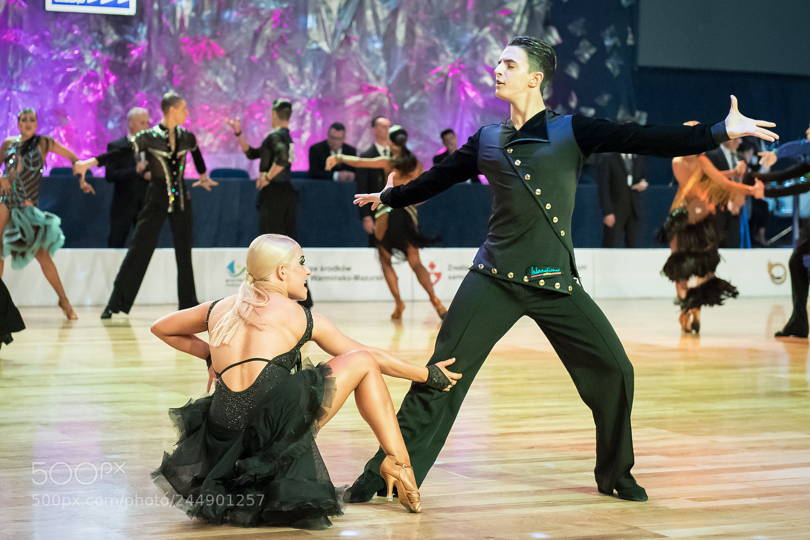 Nikon D5 sample photo. Dancers dancing latin dance photography