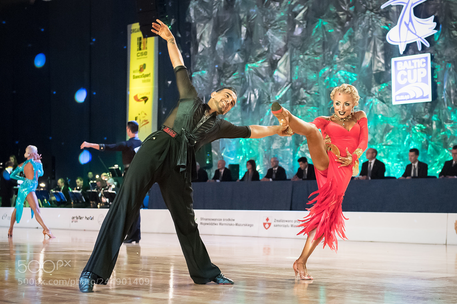 Nikon D5 sample photo. Dancers dancing latin dance photography