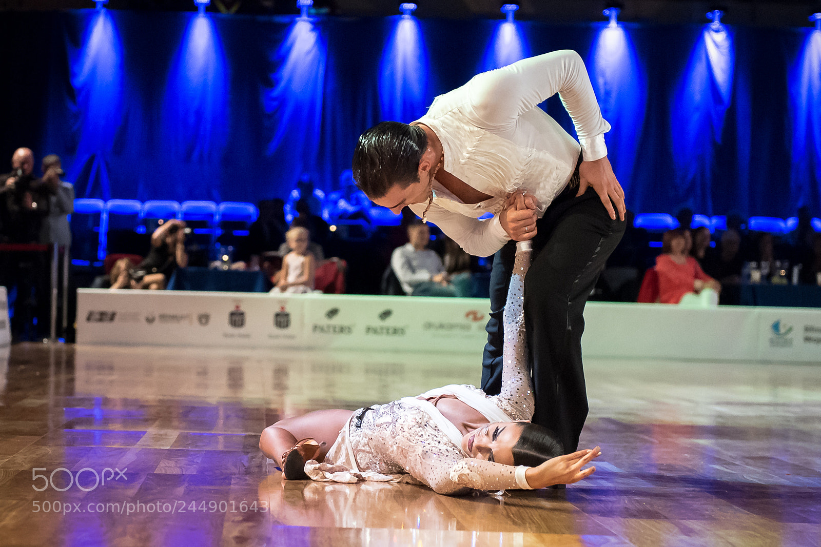 Nikon D5 sample photo. Dancers dancing latin dance photography