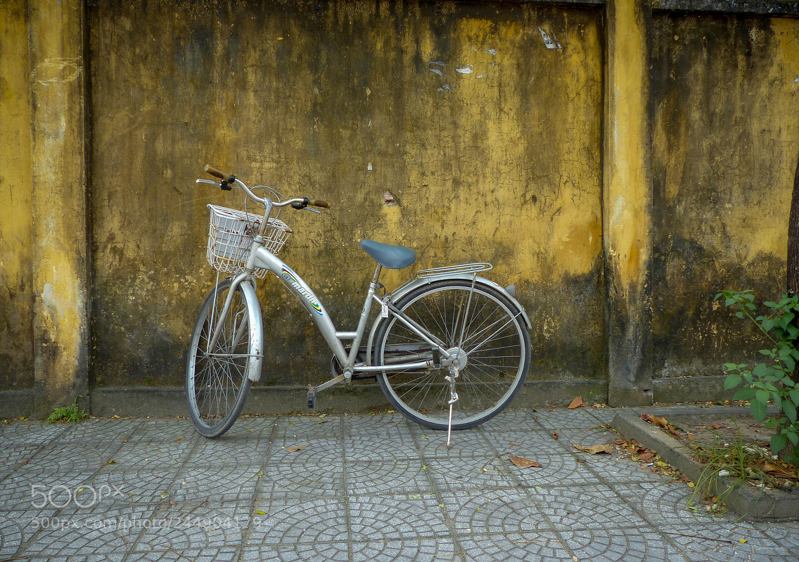 Panasonic Lumix DMC-FZ200 sample photo. Bike photography