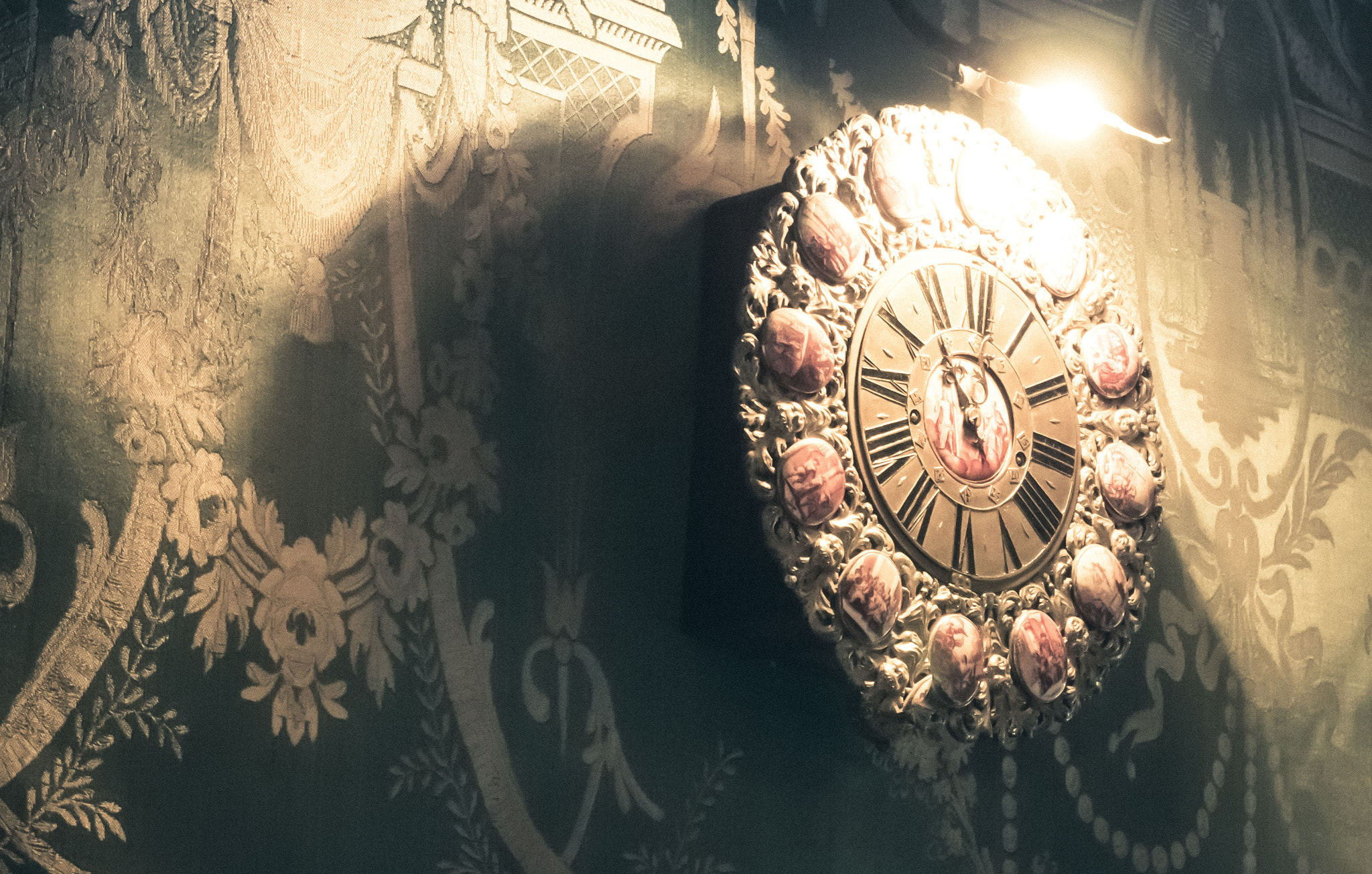 Panasonic Lumix DMC-GM5 sample photo. Antique clock photography