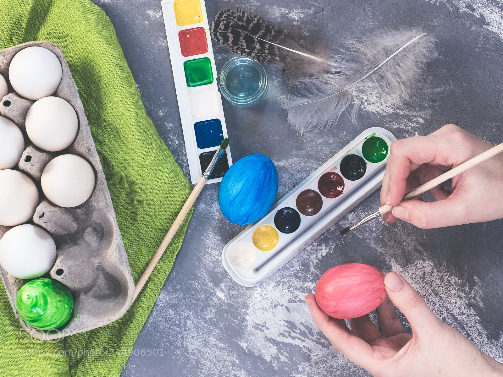 Olympus OM-D E-M5 II sample photo. Young mother painting easter photography