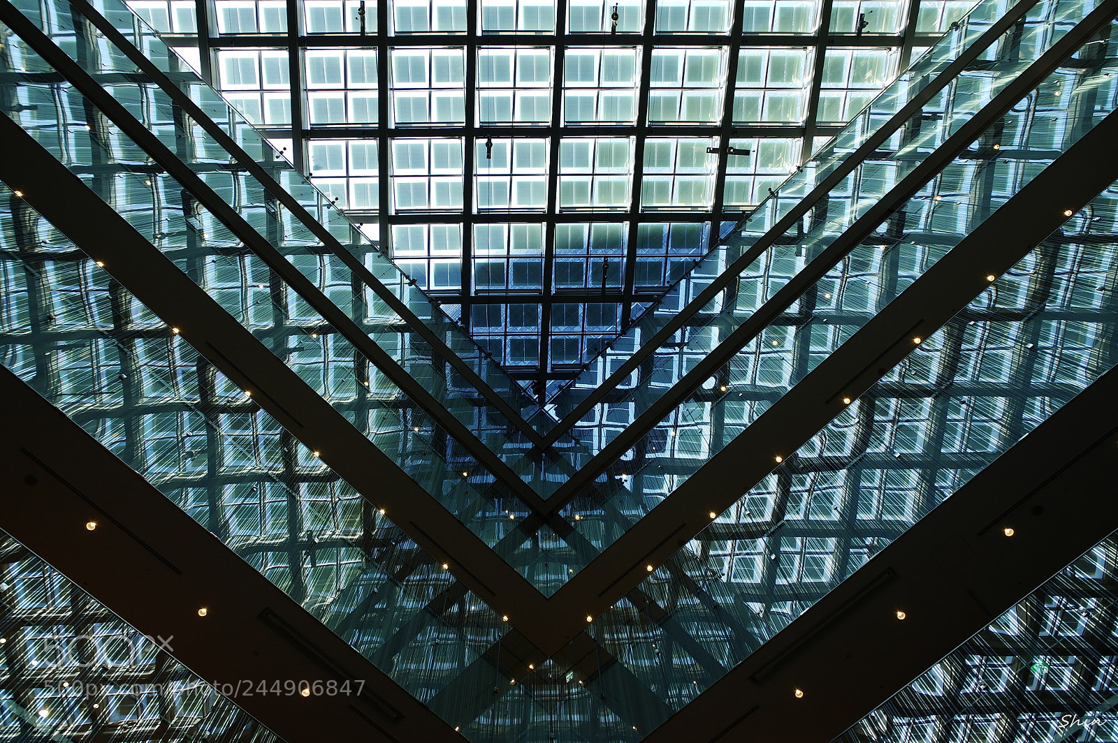 Pentax K-3 II sample photo. Glass ceiling lighting down photography