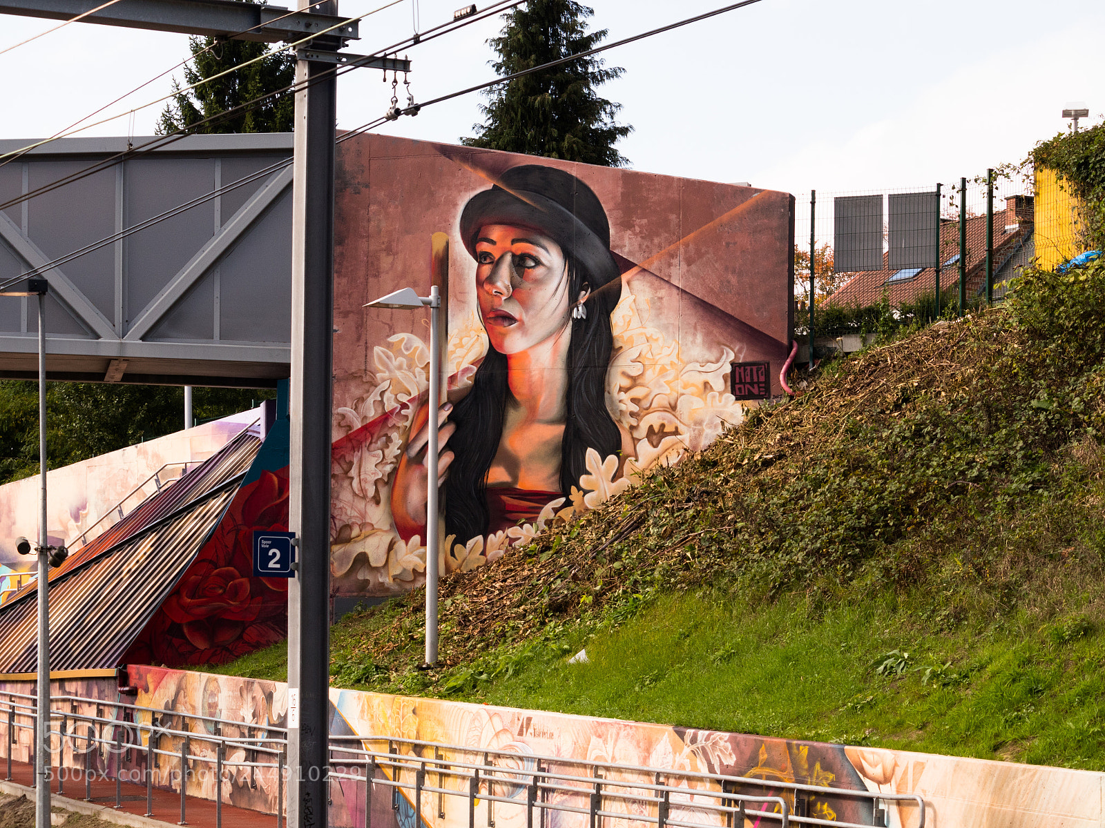 Panasonic Lumix DMC-GX8 sample photo. Street art gare vivier photography