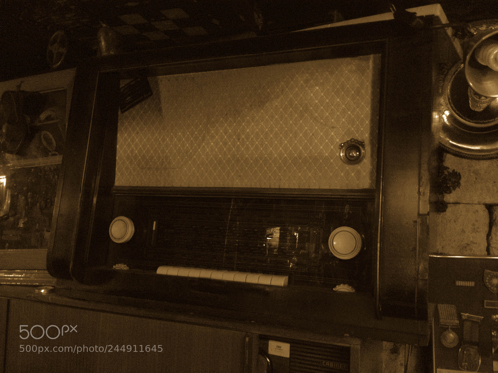 Apple iPhone 4S sample photo. Old radio photography