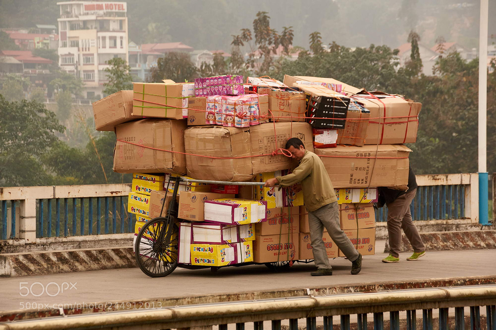 Sony SLT-A65 (SLT-A65V) sample photo. Local border traffic photography