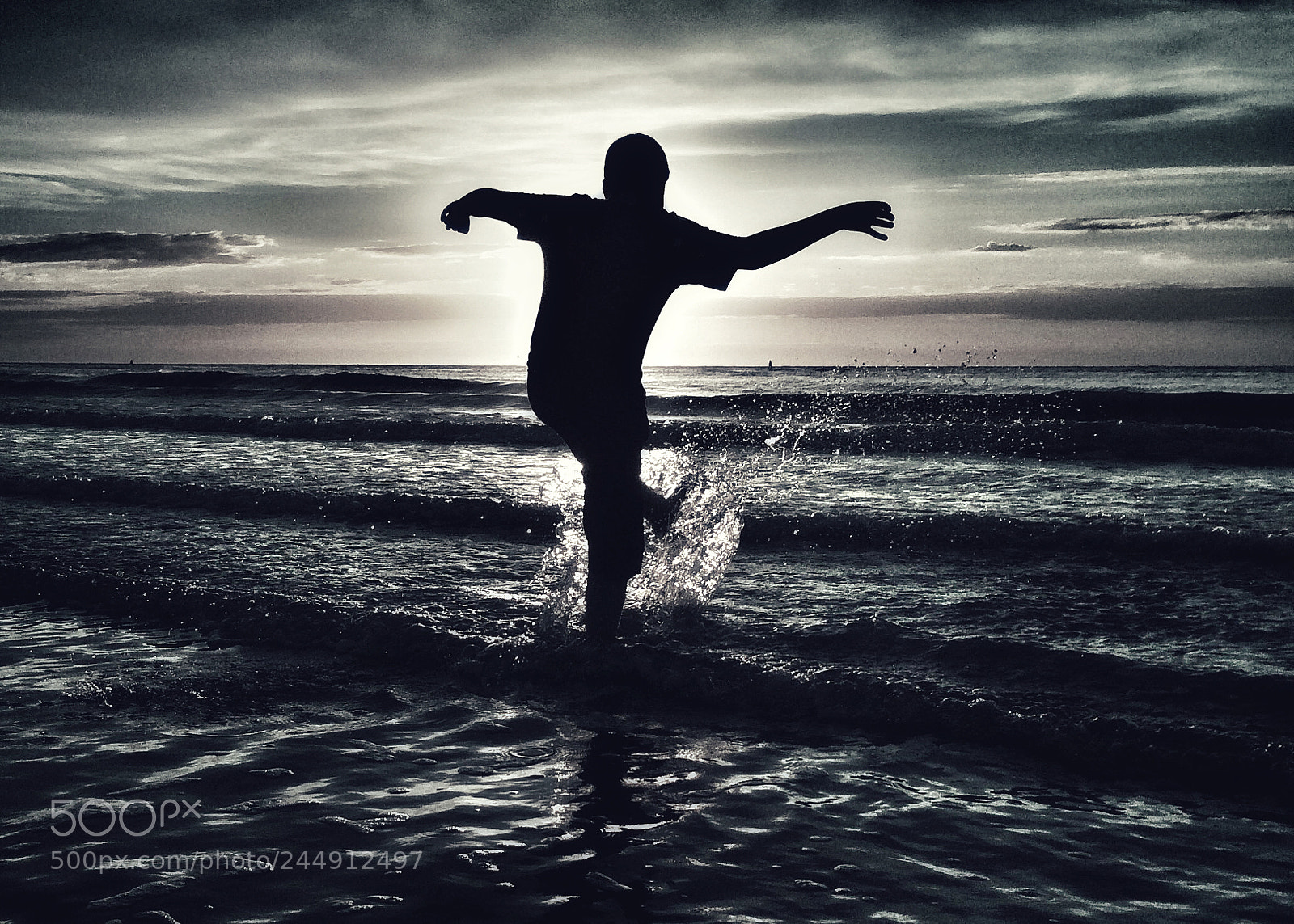 Apple iPhone 5s sample photo. Playing on water photography