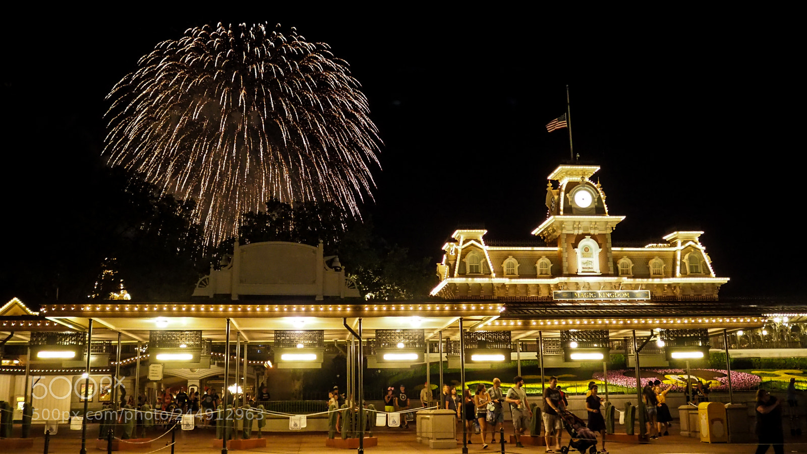 Olympus PEN-F sample photo. The last fireworks photography