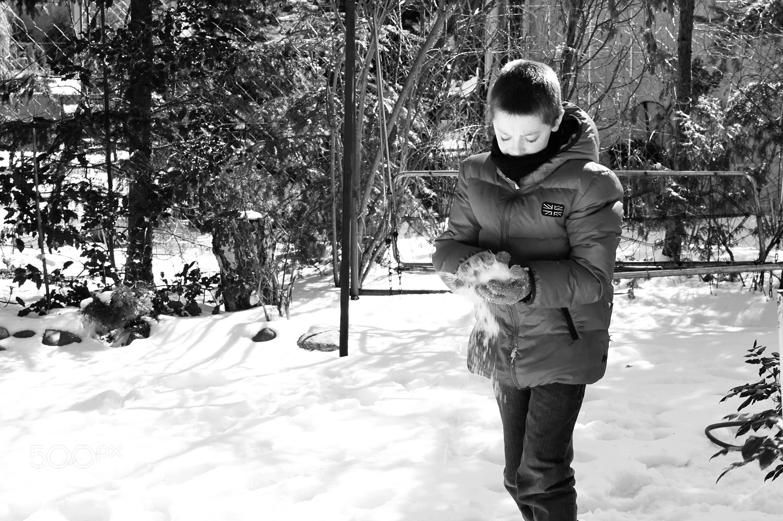 Canon EOS 500D (EOS Rebel T1i / EOS Kiss X3) sample photo. Playing in the snow photography