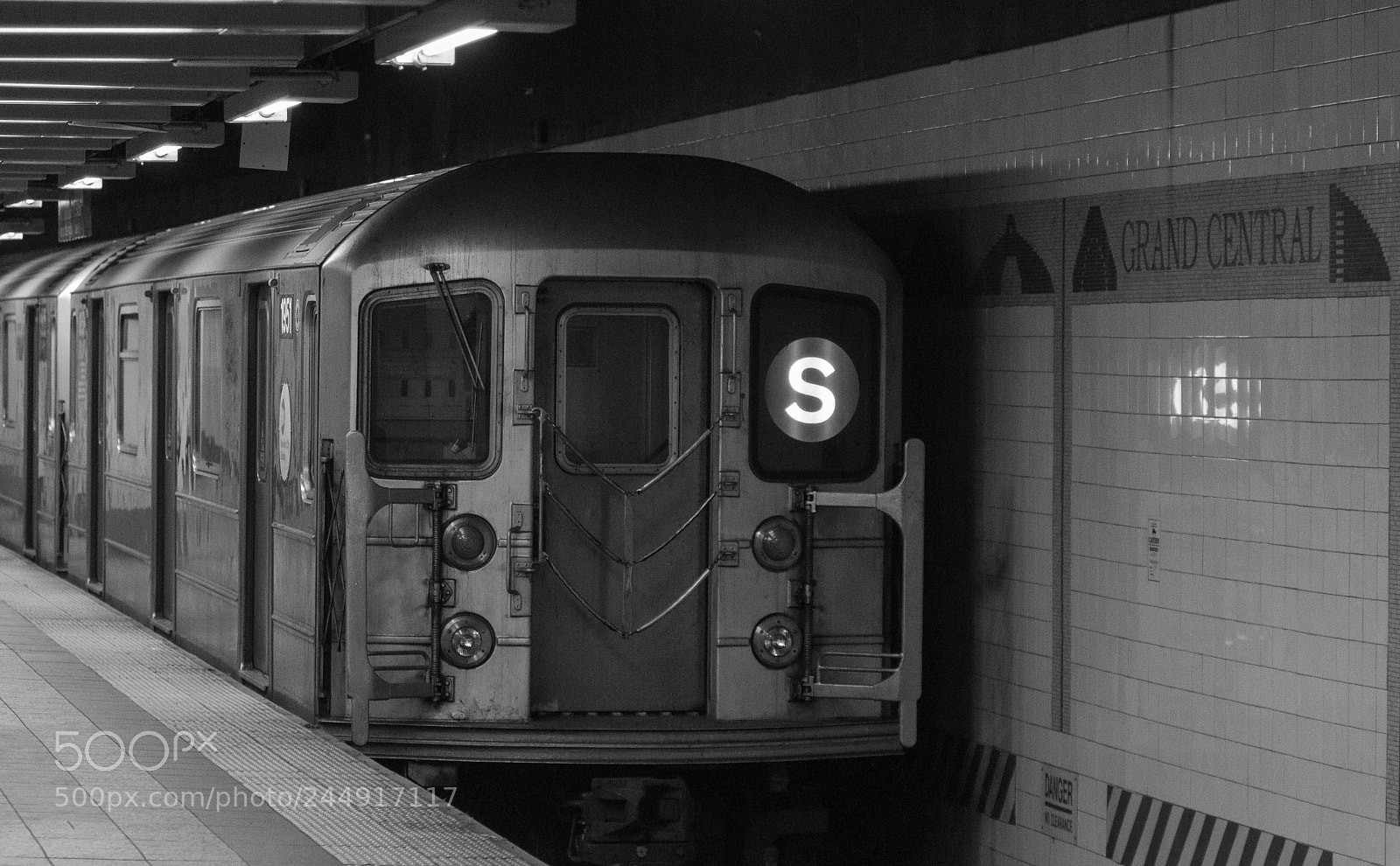 Nikon D90 sample photo. Grand central shuttle photography