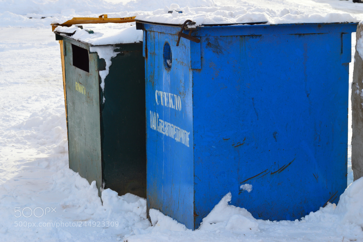 Nikon D3200 sample photo. Recycle bins photography
