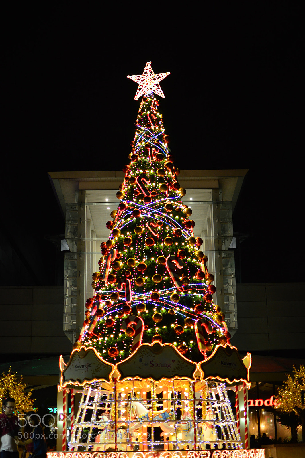 Nikon D3200 + Nikon AF-S DX Nikkor 35mm F1.8G sample photo. Christmas tree in kuching photography