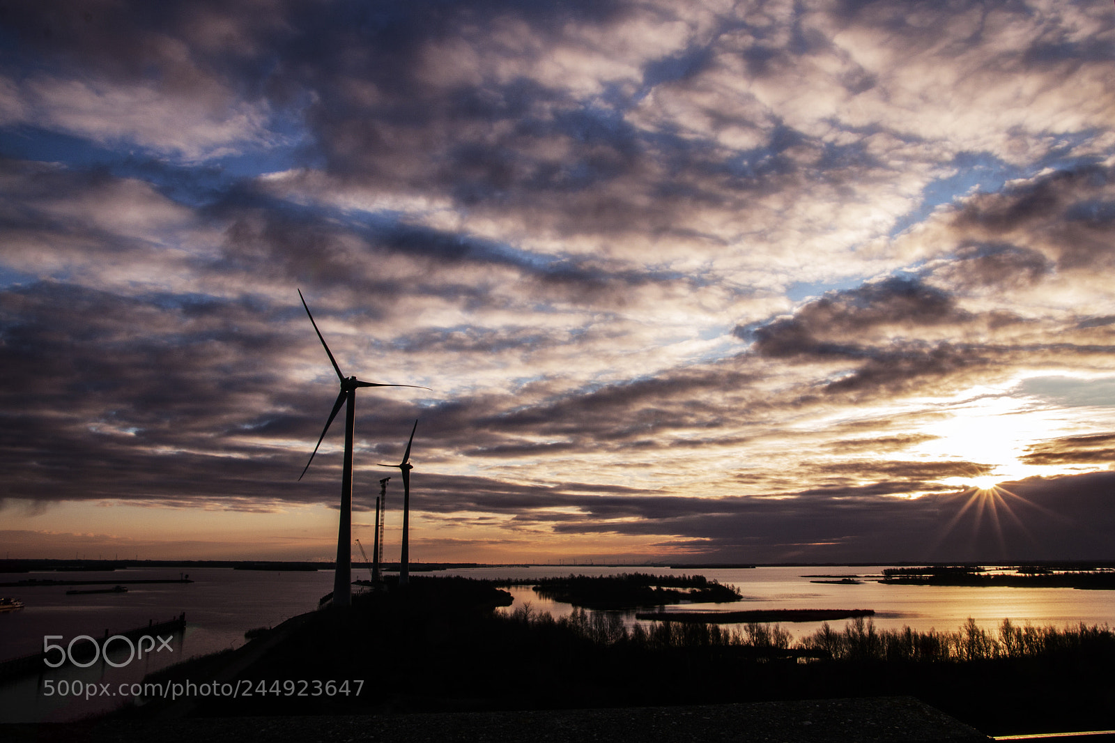 Canon EOS 500D (EOS Rebel T1i / EOS Kiss X3) sample photo. Sunrise at windpark photography