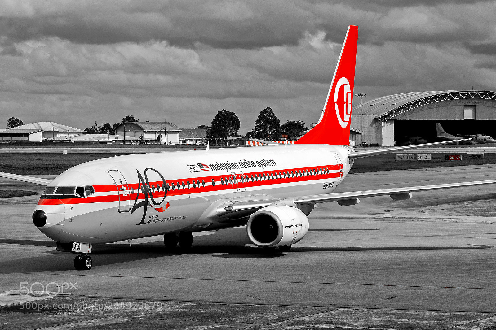 Nikon D3200 sample photo. Malaysia airlines retro livery photography