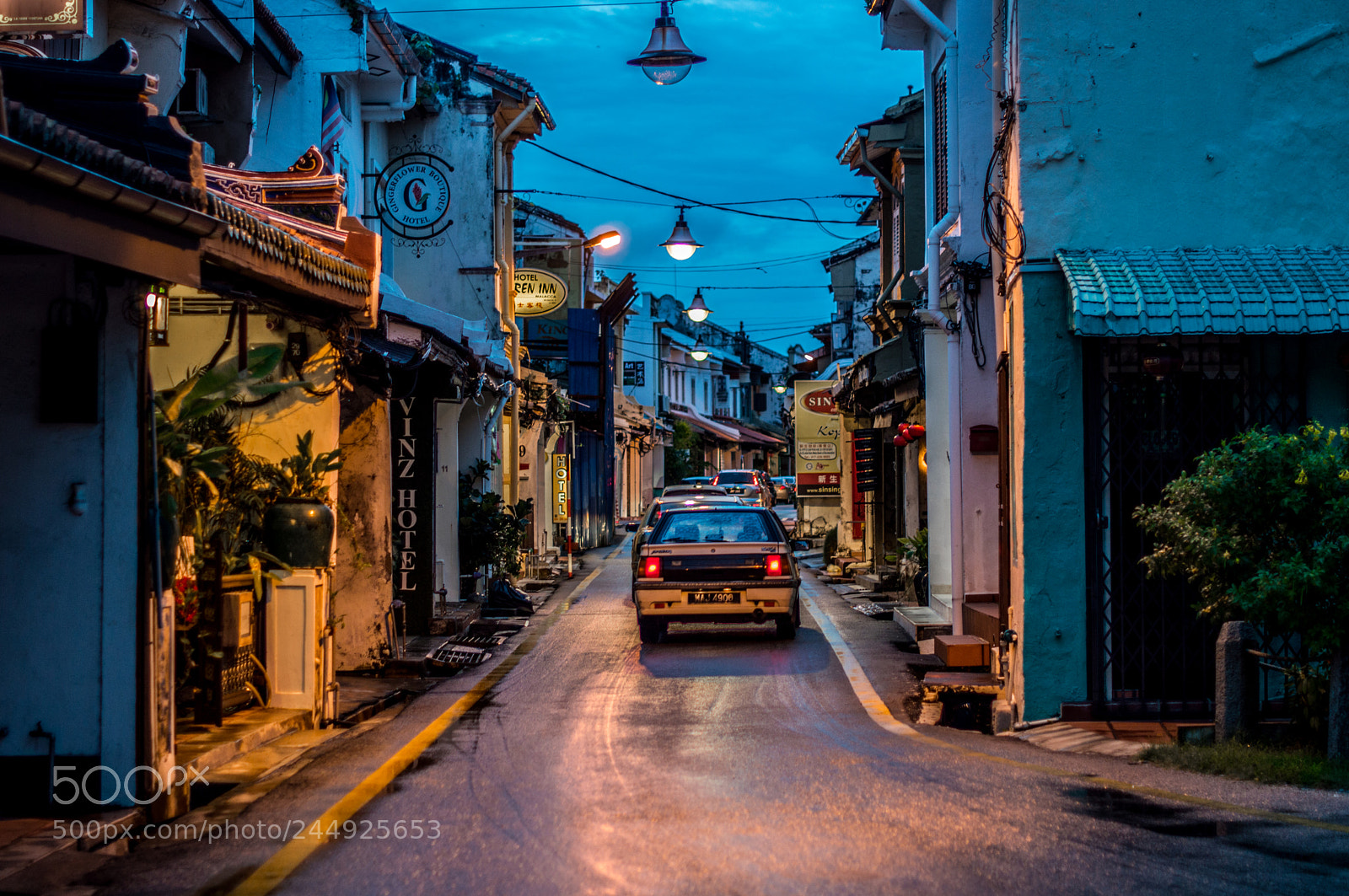 Nikon D3200 sample photo. The blue & orange city photography