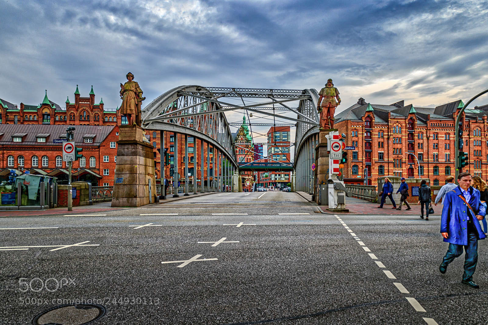 Nikon D4S sample photo. Bridge to speicherstadt hamburg photography
