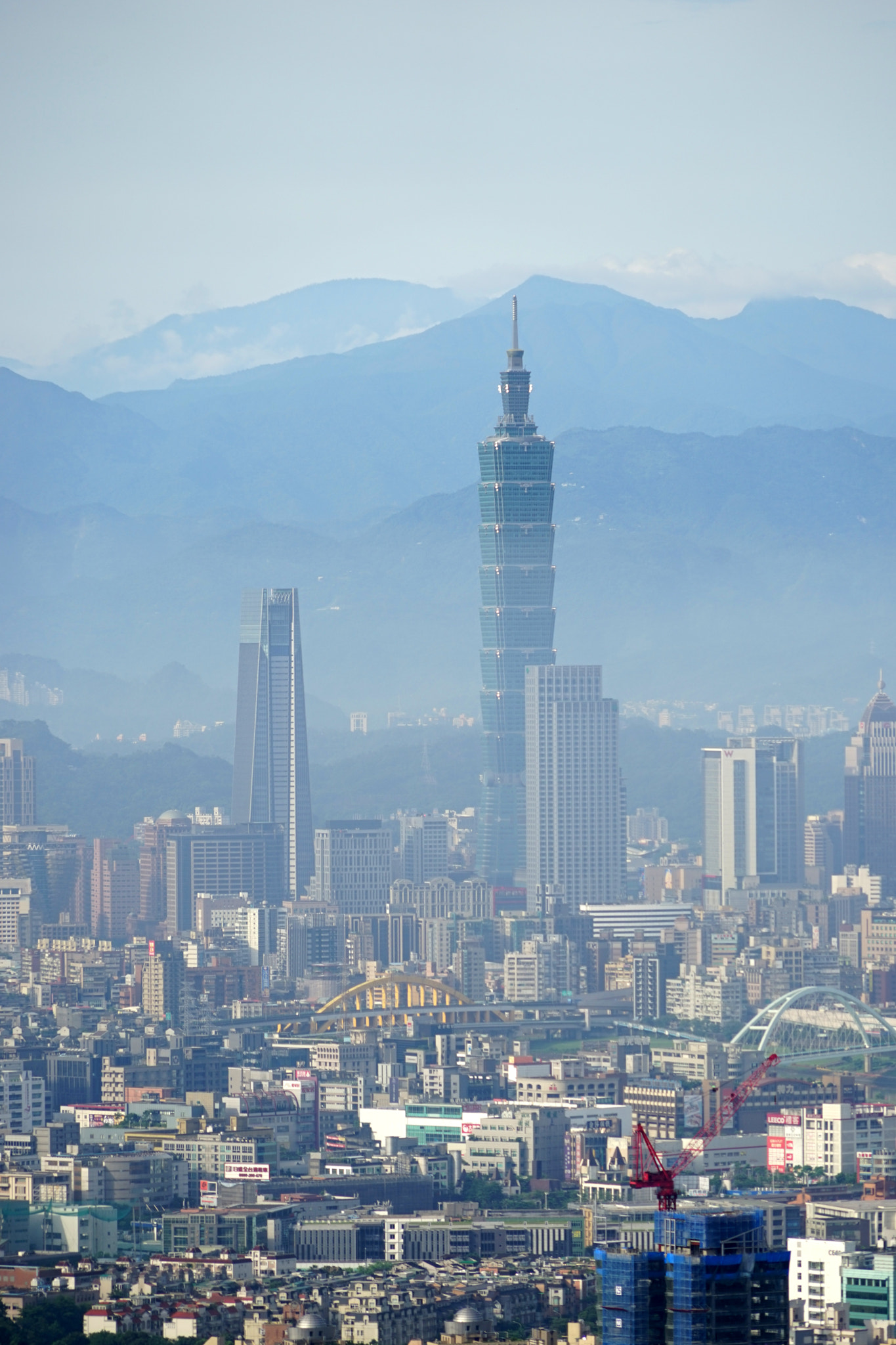 Sony a7 + Sony FE 24-240mm F3.5-6.3 OSS sample photo. Taipei 101 photography