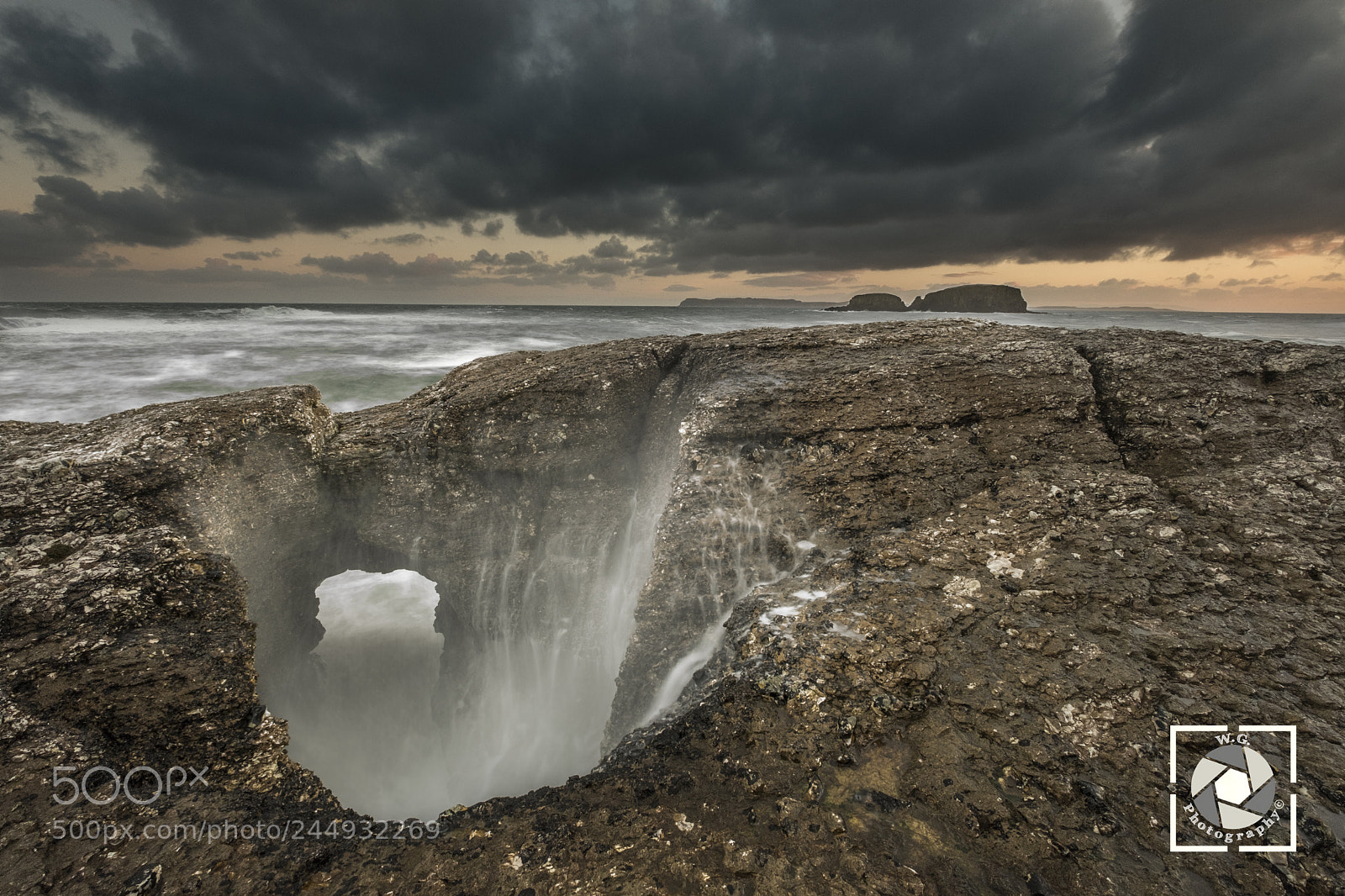 Fujifilm X-T2 sample photo. "blow-hole in rocks" photography