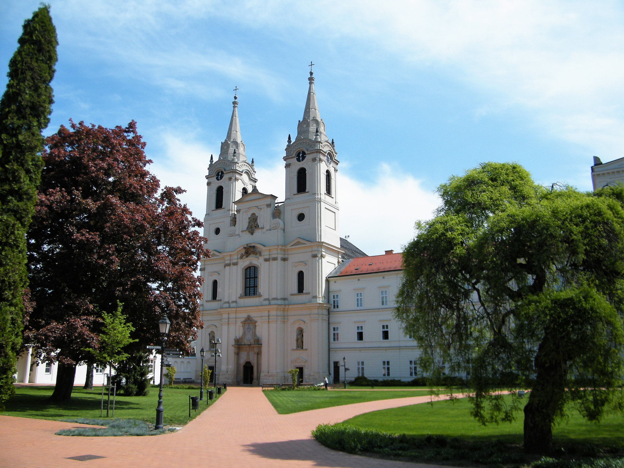Fujifilm FinePix S2000HD sample photo. Zirc monastery, hungary photography