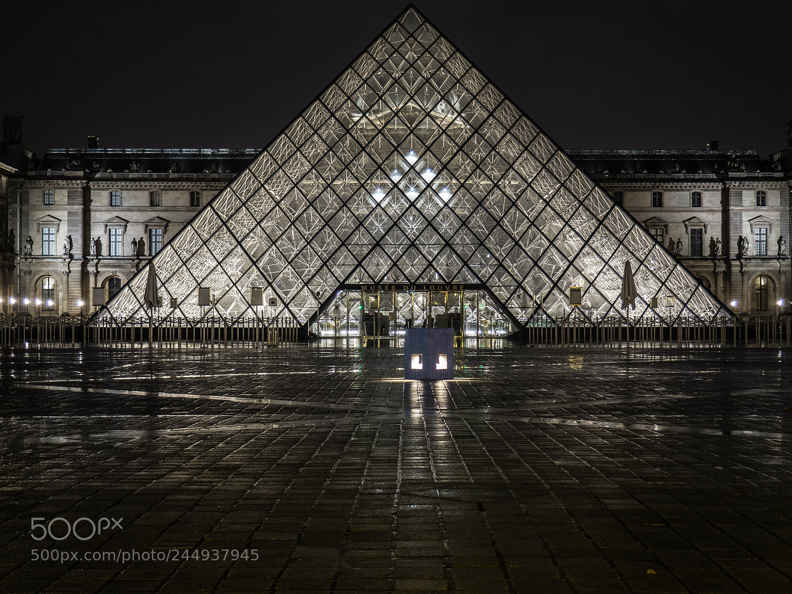 Olympus OM-D E-M10 sample photo. Pyramide du louvre photography