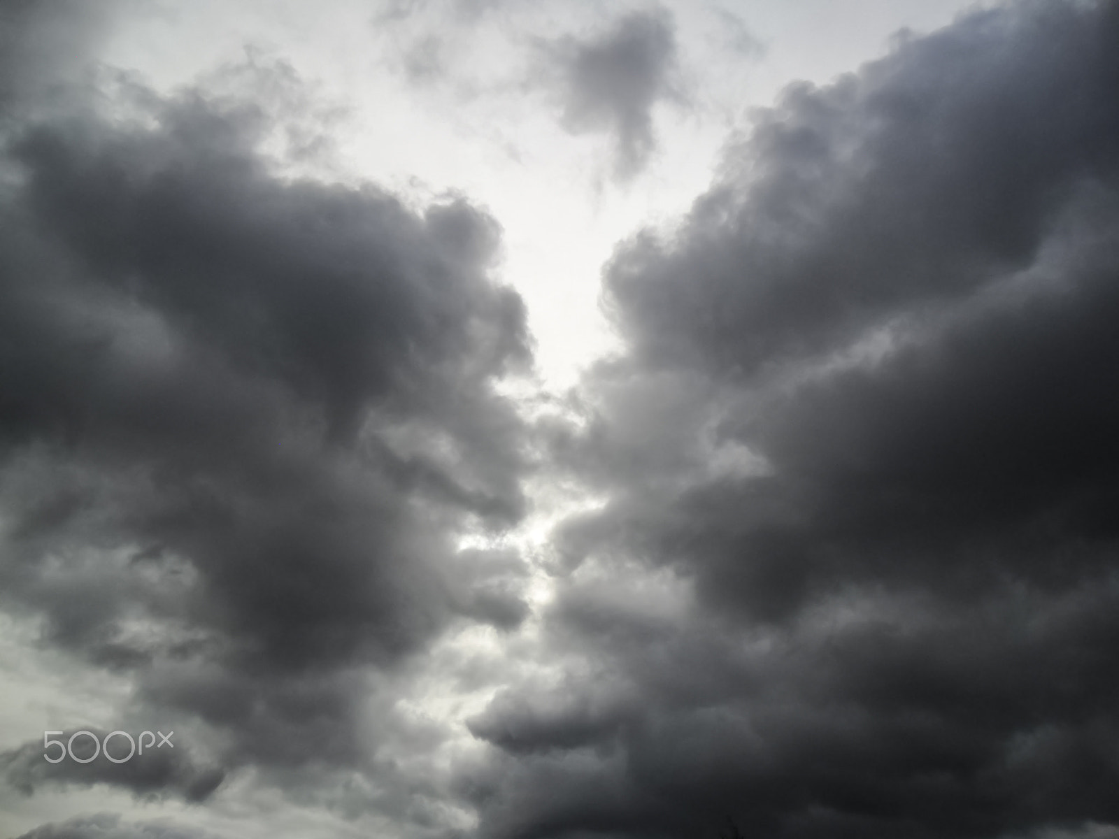 Samsung ES28 / VLUU ES28 sample photo. Rift in a thundercloud. landscape of the sky covered with dark clouds photography