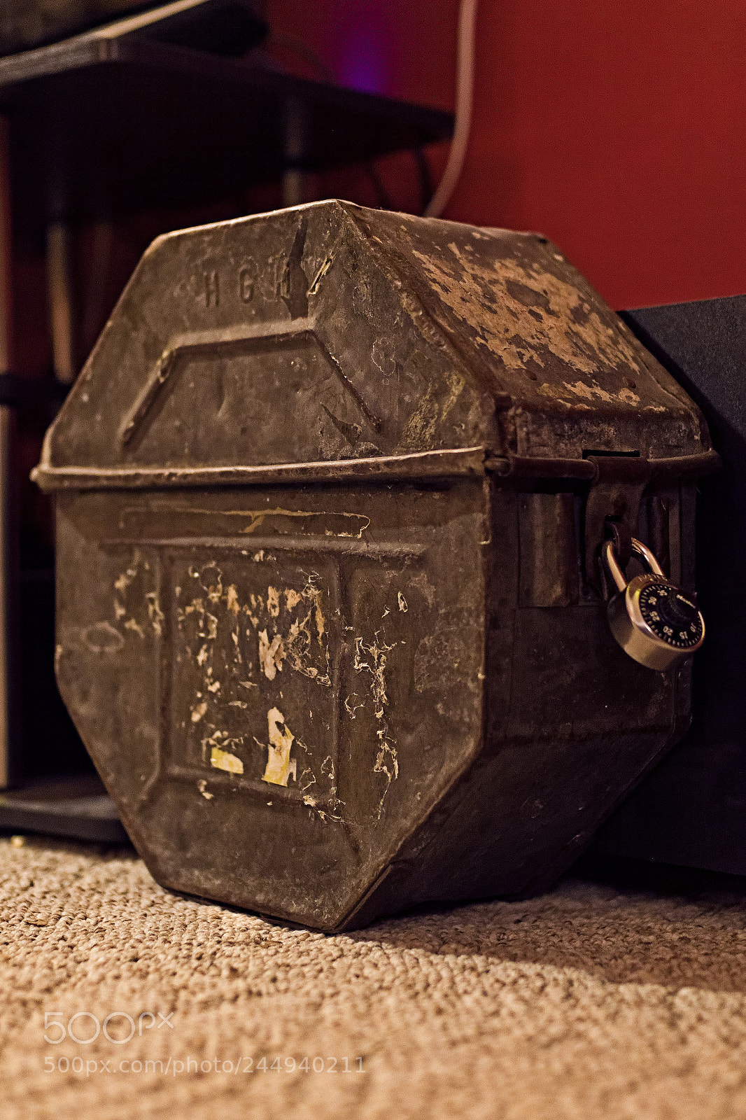 Canon EOS 7D Mark II sample photo. Old but not forgotten photography