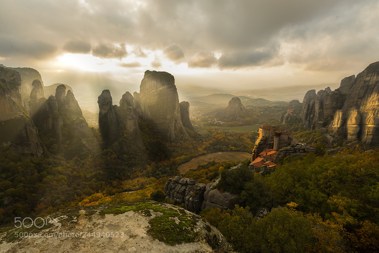 Nikon D600 sample photo. Godrays over meteora photography