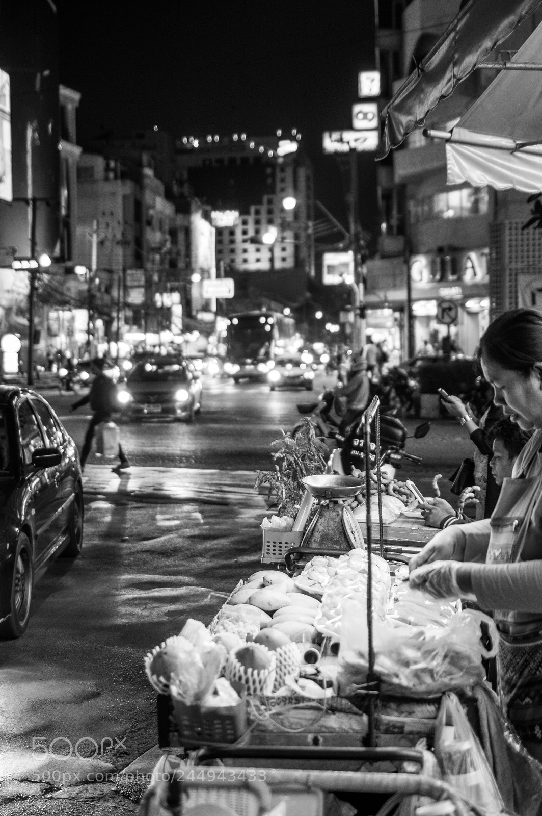 Pentax K-3 sample photo. Bangkok - sukhumvit 4 alley photography