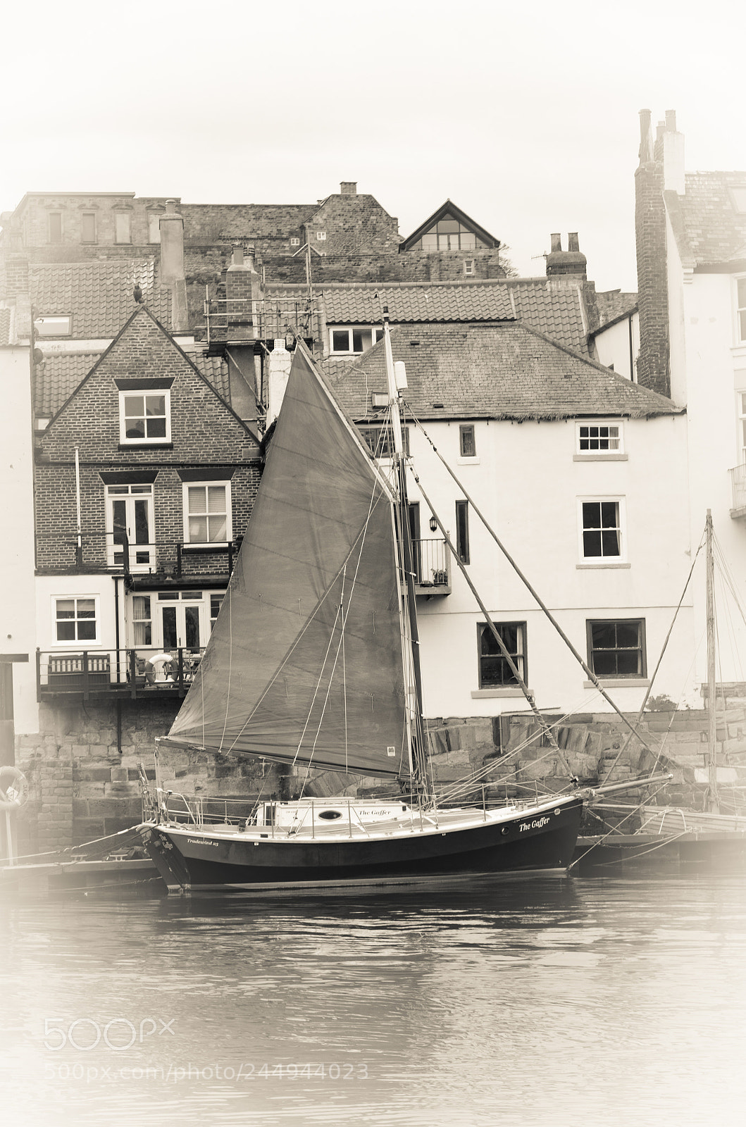 Pentax K-30 sample photo. Boat in the whitby photography