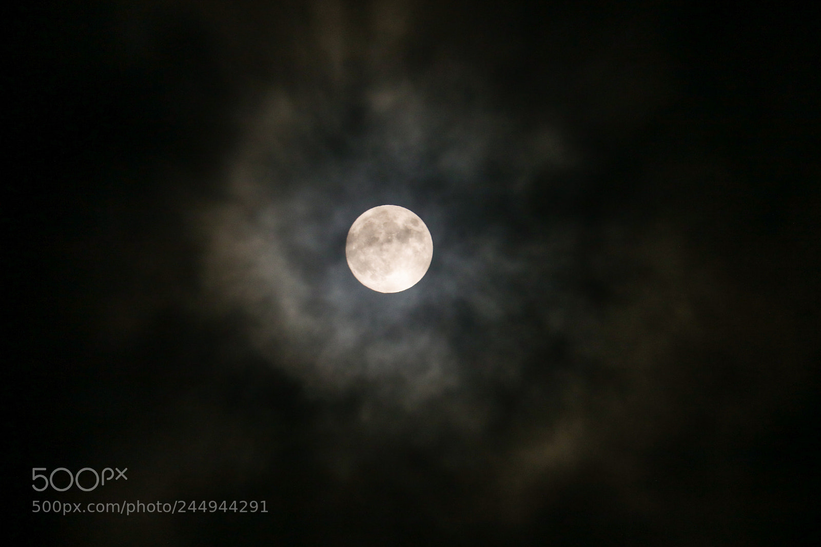 Canon EOS 750D (EOS Rebel T6i / EOS Kiss X8i) sample photo. Moon behind its clouds photography
