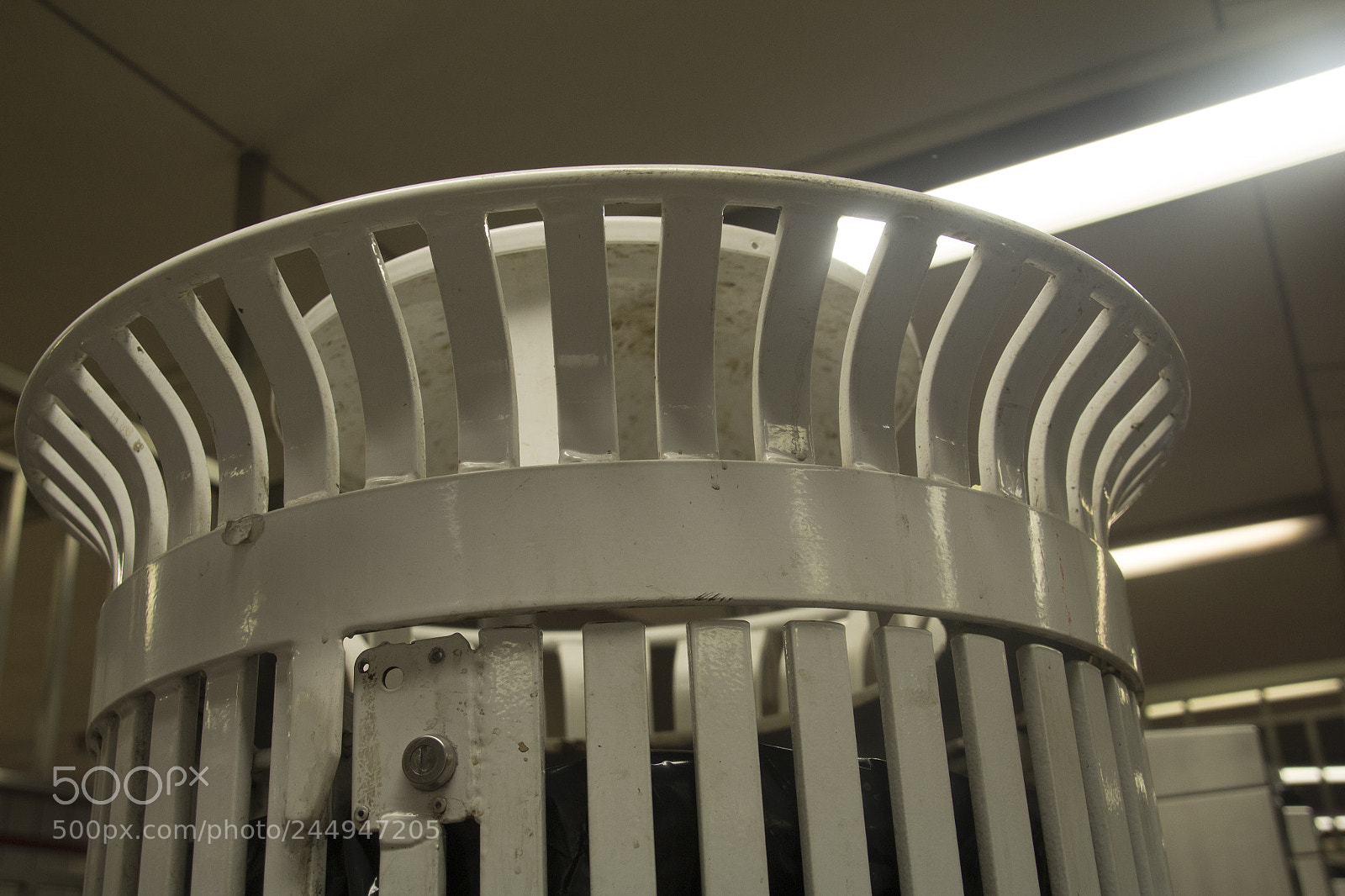 Canon EOS 1200D (EOS Rebel T5 / EOS Kiss X70 / EOS Hi) sample photo. Lights and white garbage photography