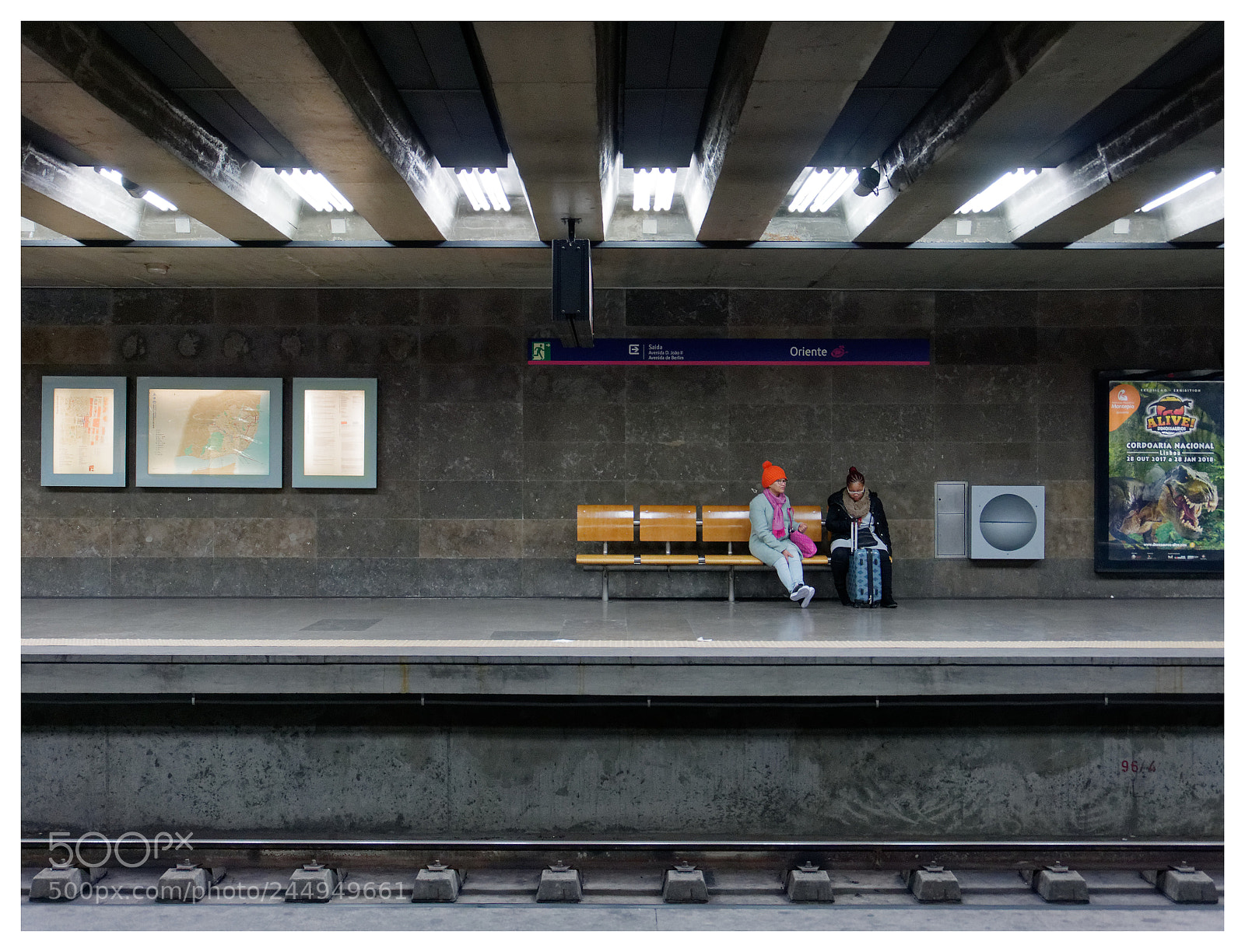 Panasonic Lumix DMC-GX7 sample photo. Metro - lisboa photography
