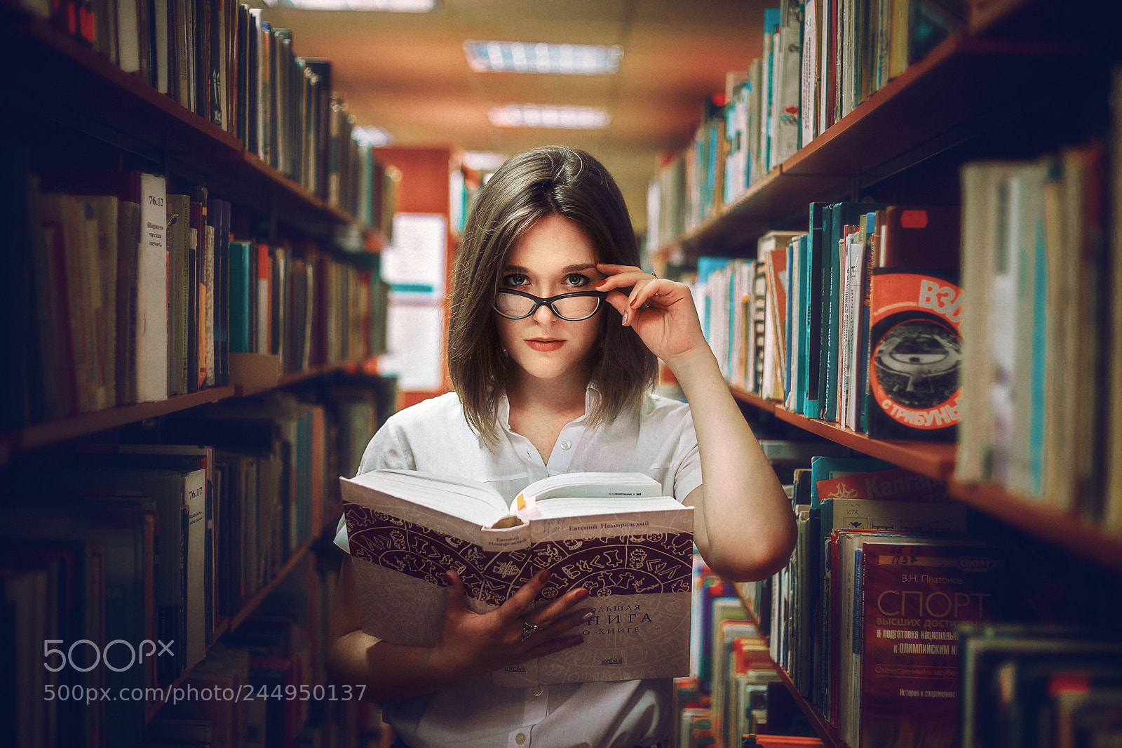 Canon EOS 5D sample photo. About books photography