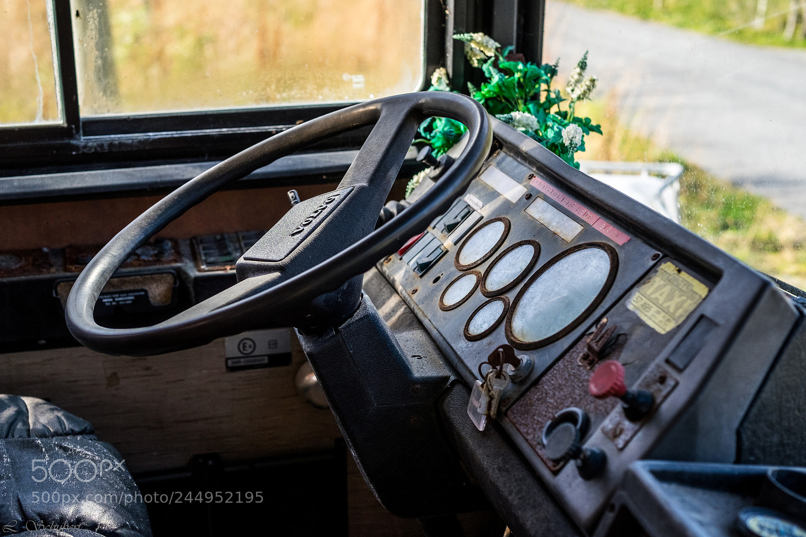 Fujifilm X-T1 sample photo. Old schoolbus photography