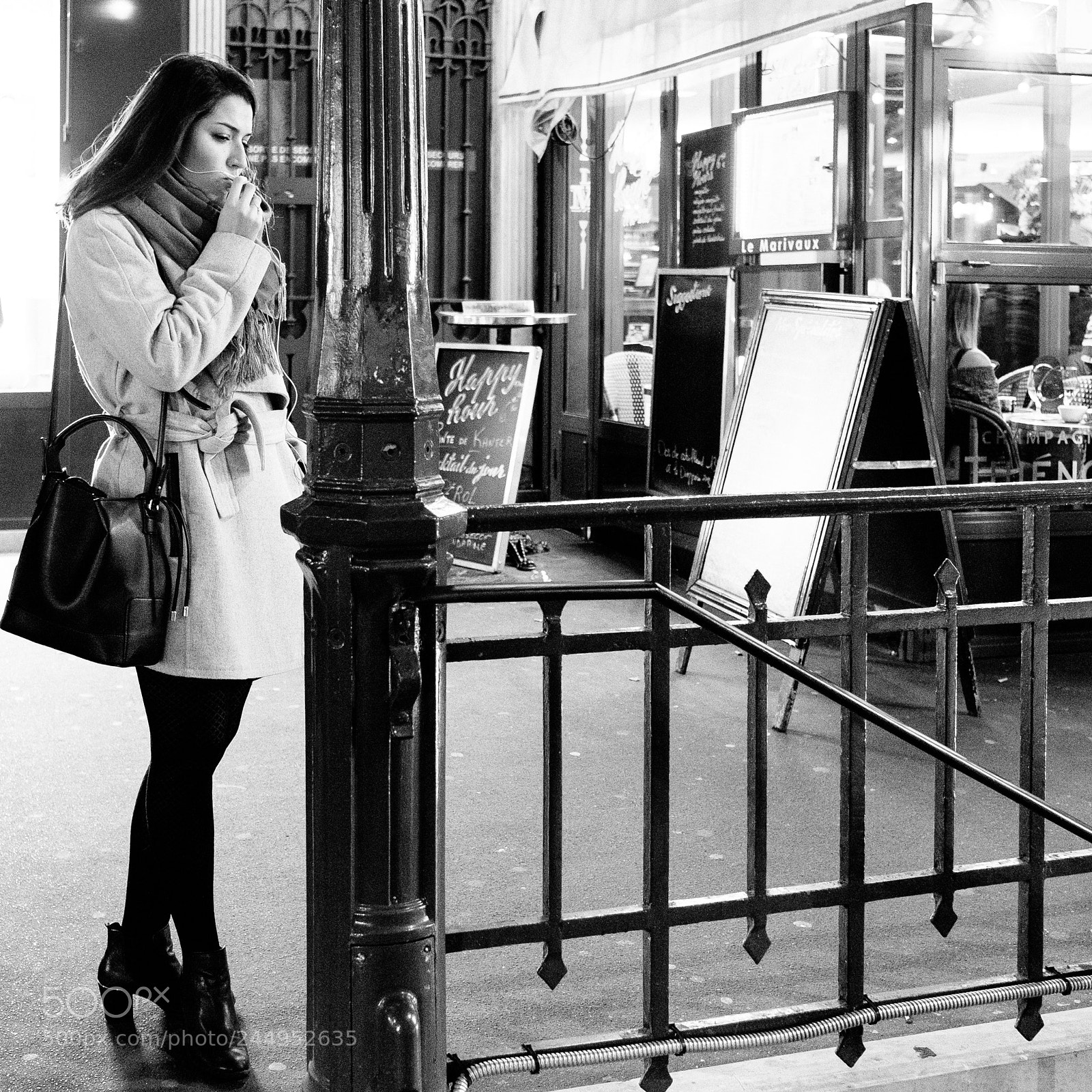 Fujifilm X-Pro1 sample photo. Conversation téléphonique photography