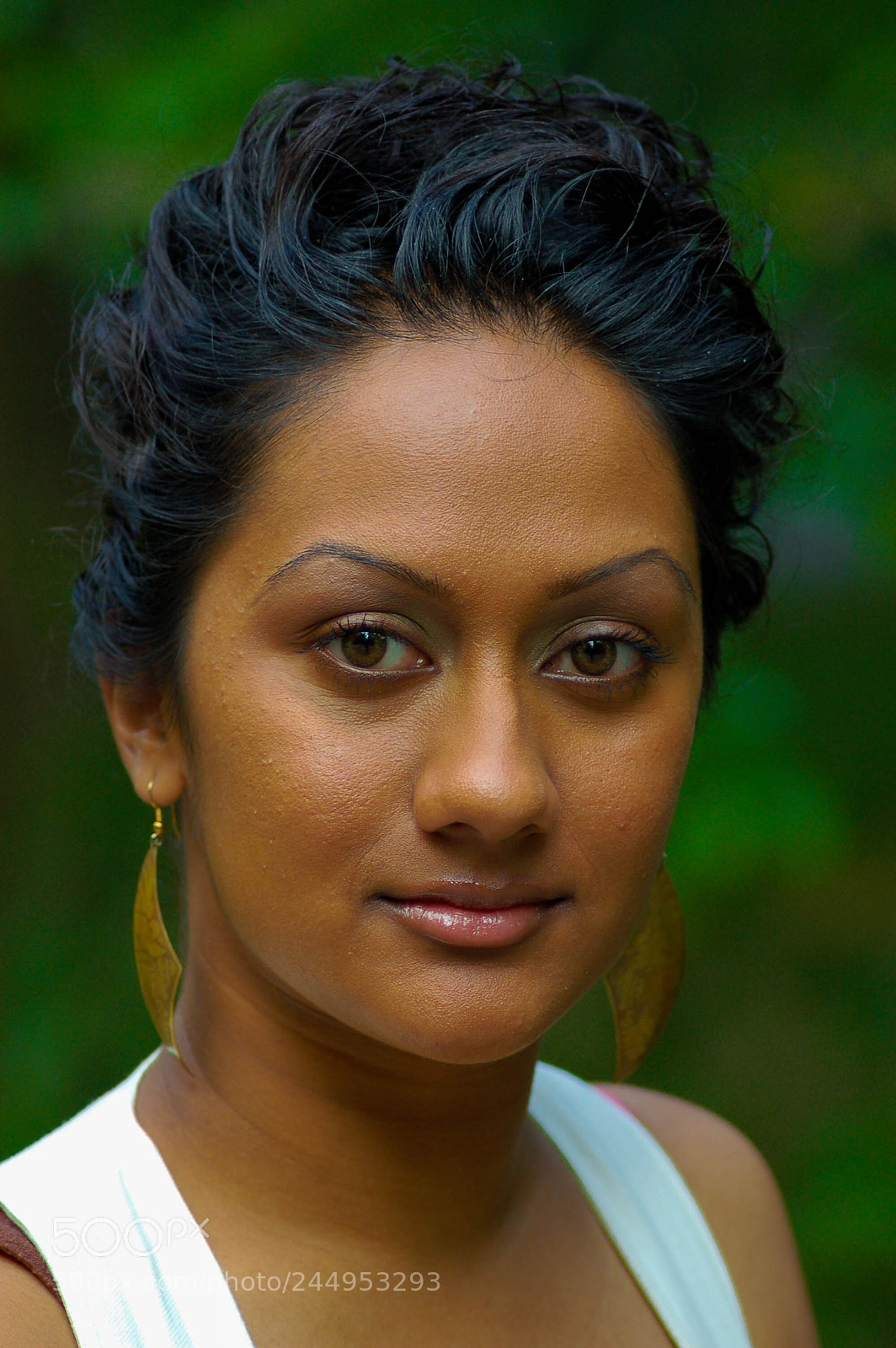 Nikon D50 sample photo. Golden earrings photography