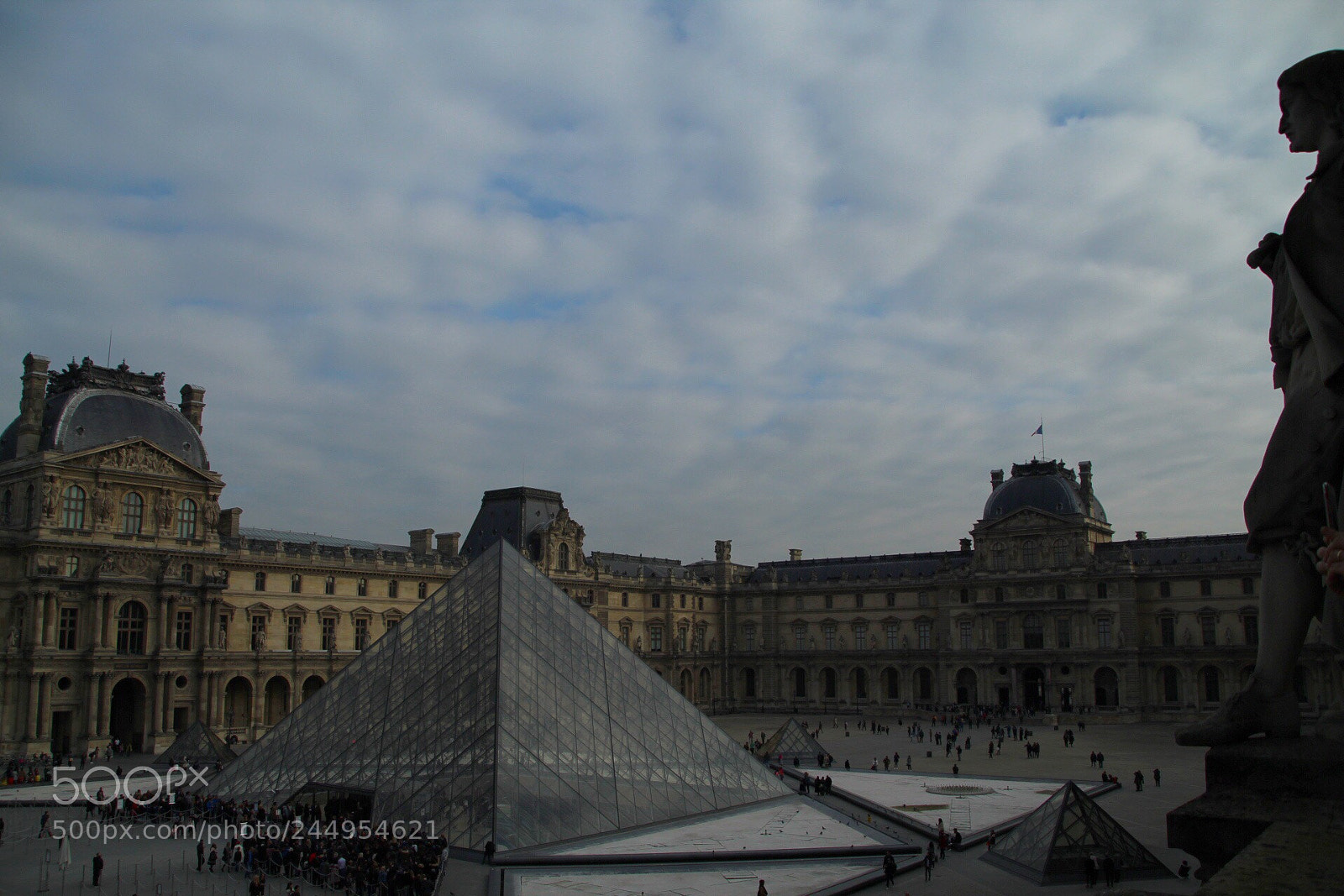 Canon EOS 1300D (EOS Rebel T6 / EOS Kiss X80) sample photo. Louvre photography