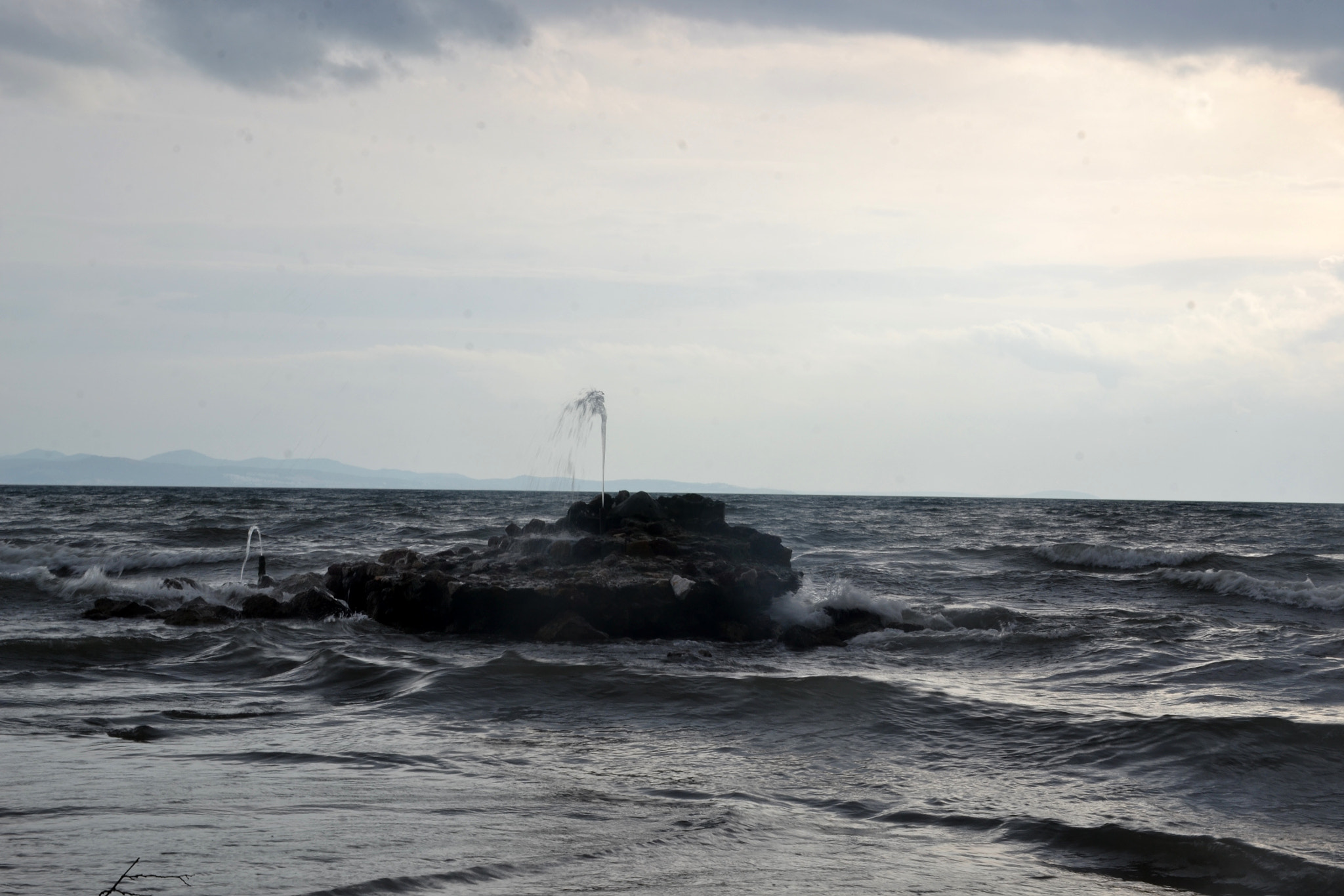 Nikon D3100 sample photo. Fountain in the sea photography
