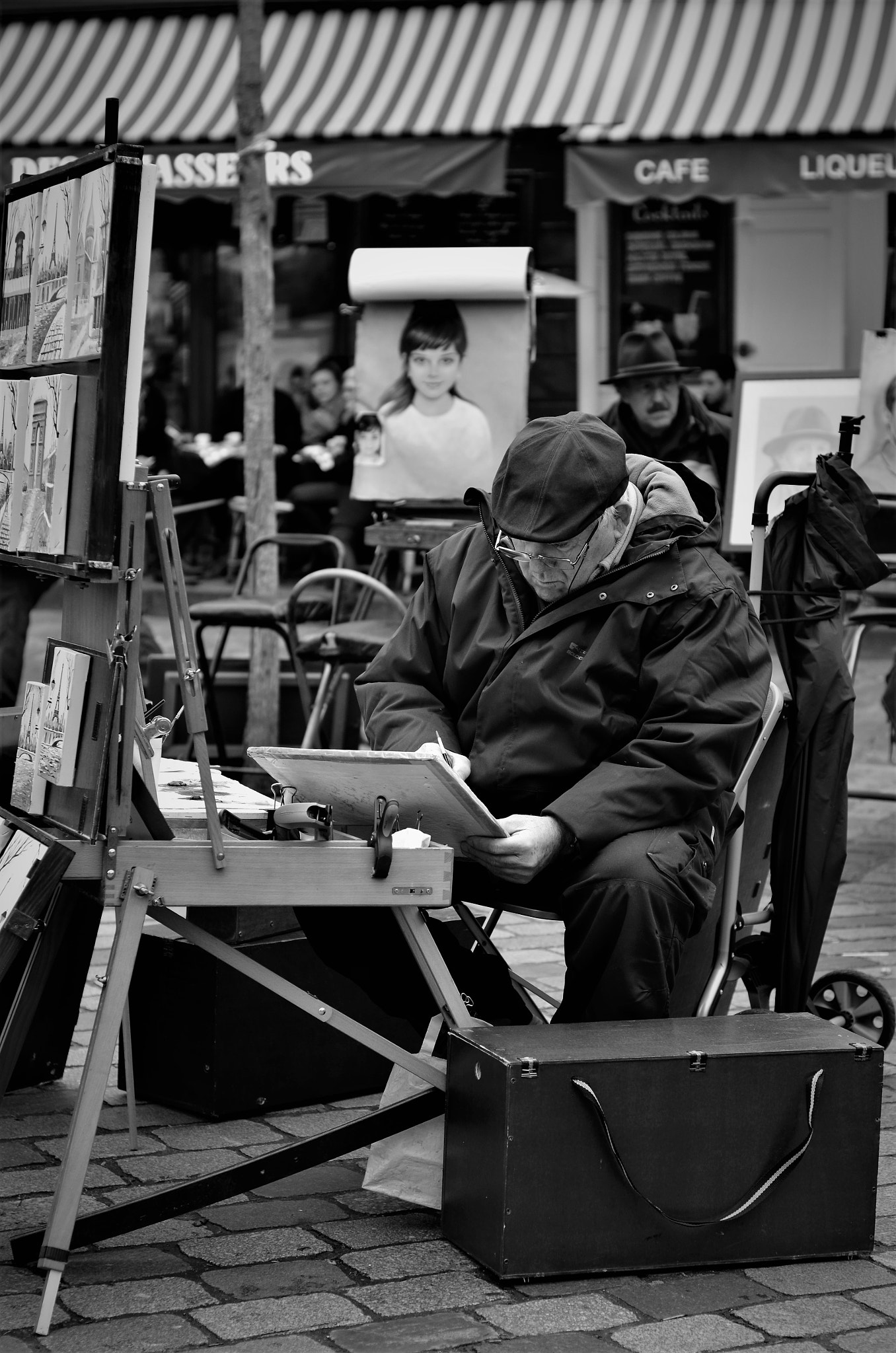 Nikon D7000 + Nikon AF Nikkor 50mm F1.8D sample photo. Place du tertre photography