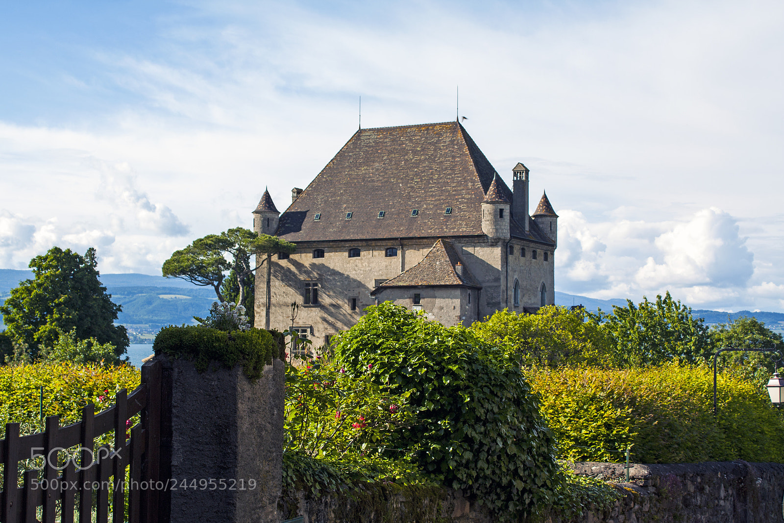 Canon EOS 450D (EOS Rebel XSi / EOS Kiss X2) sample photo. Yvoire castle, france photography