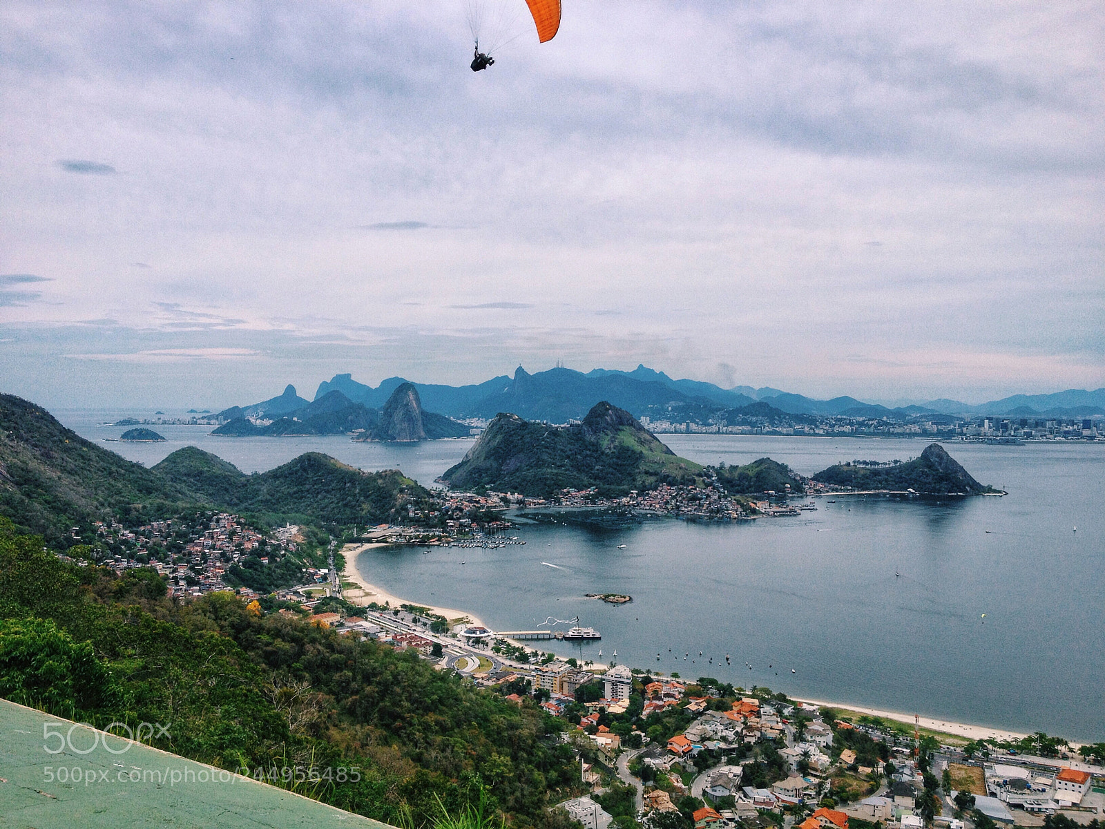 Apple iPhone 4S sample photo. Paragliding photography
