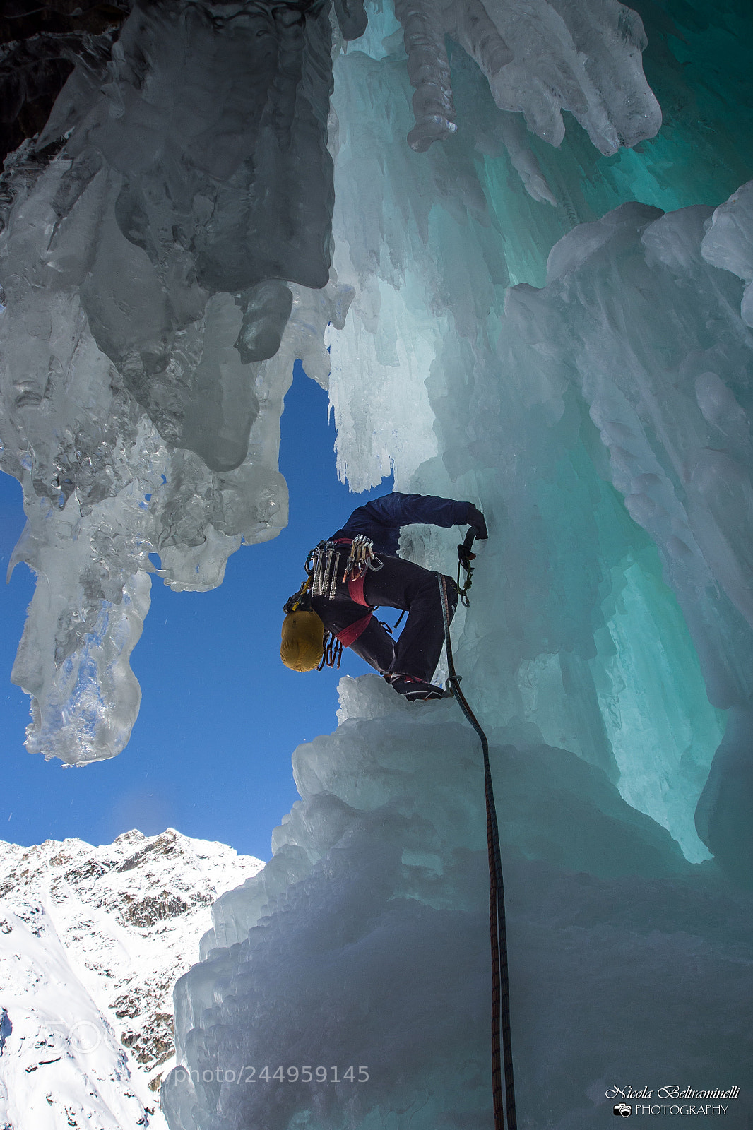 Olympus OM-D E-M5 sample photo. Climbing in the ice photography