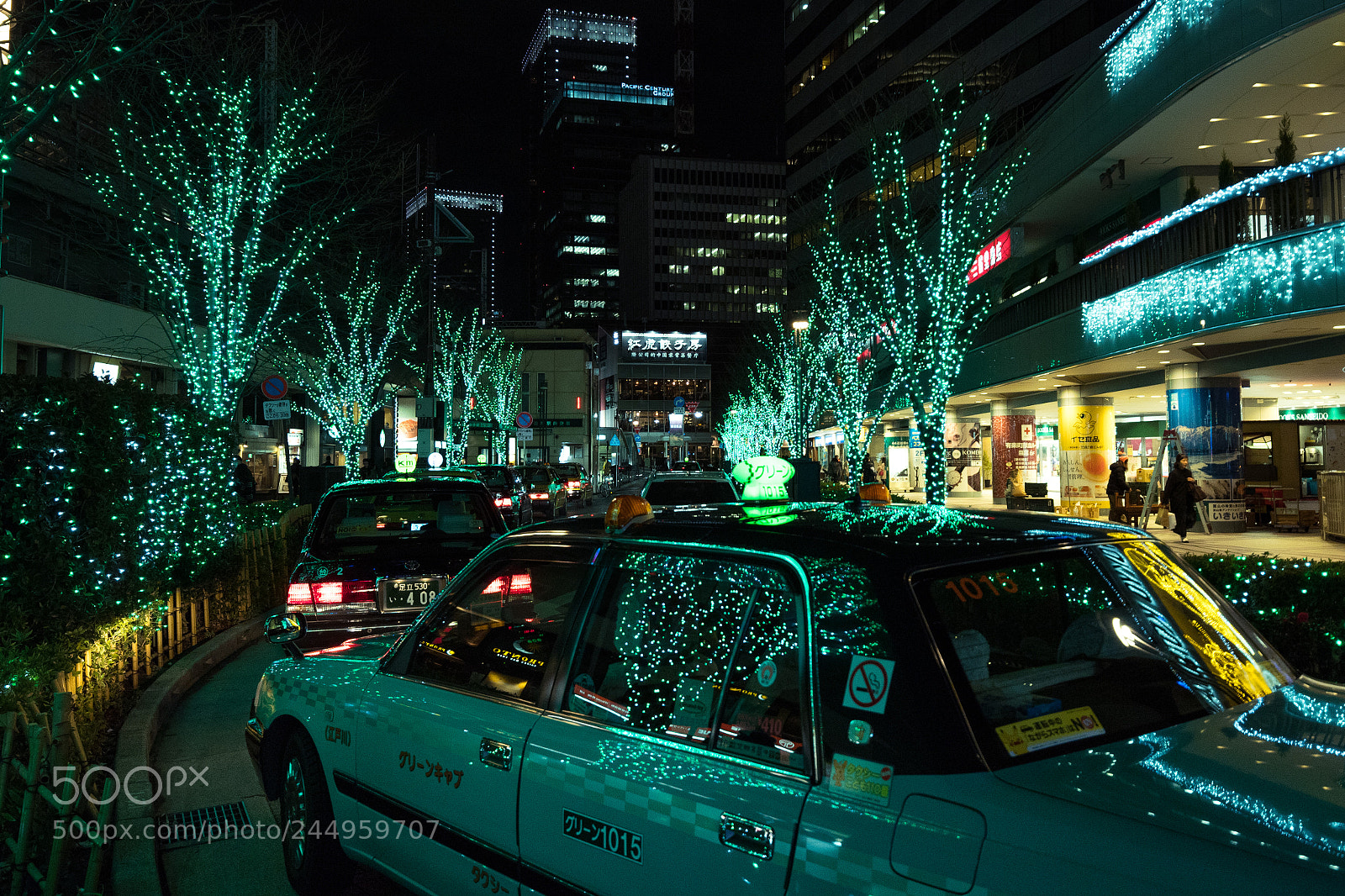 Olympus OM-D E-M1 Mark II sample photo. Dots photography