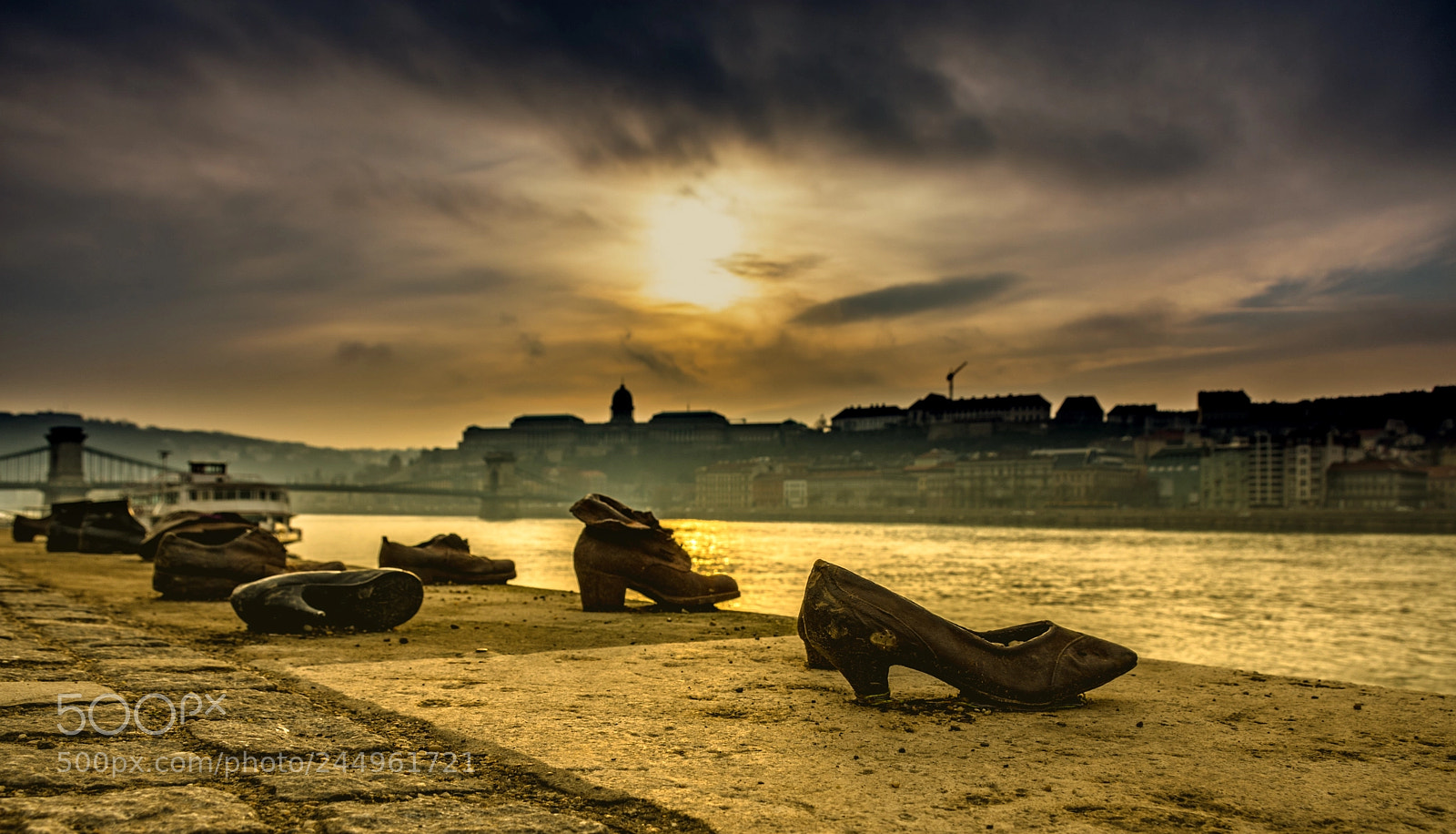 Nikon D7200 sample photo. Shoes on the danube photography