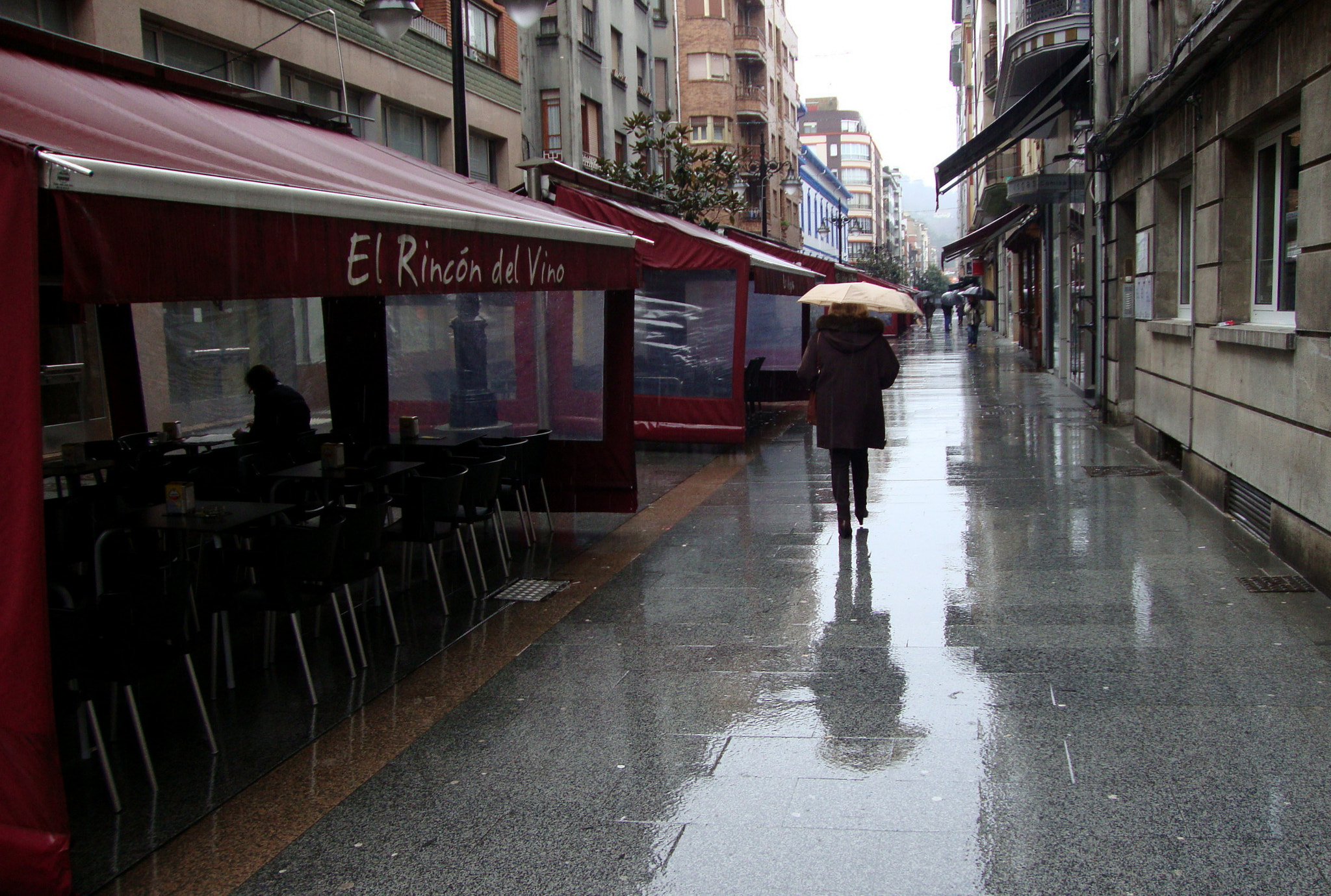 Sony DSC-W210 sample photo. Under the rain photography