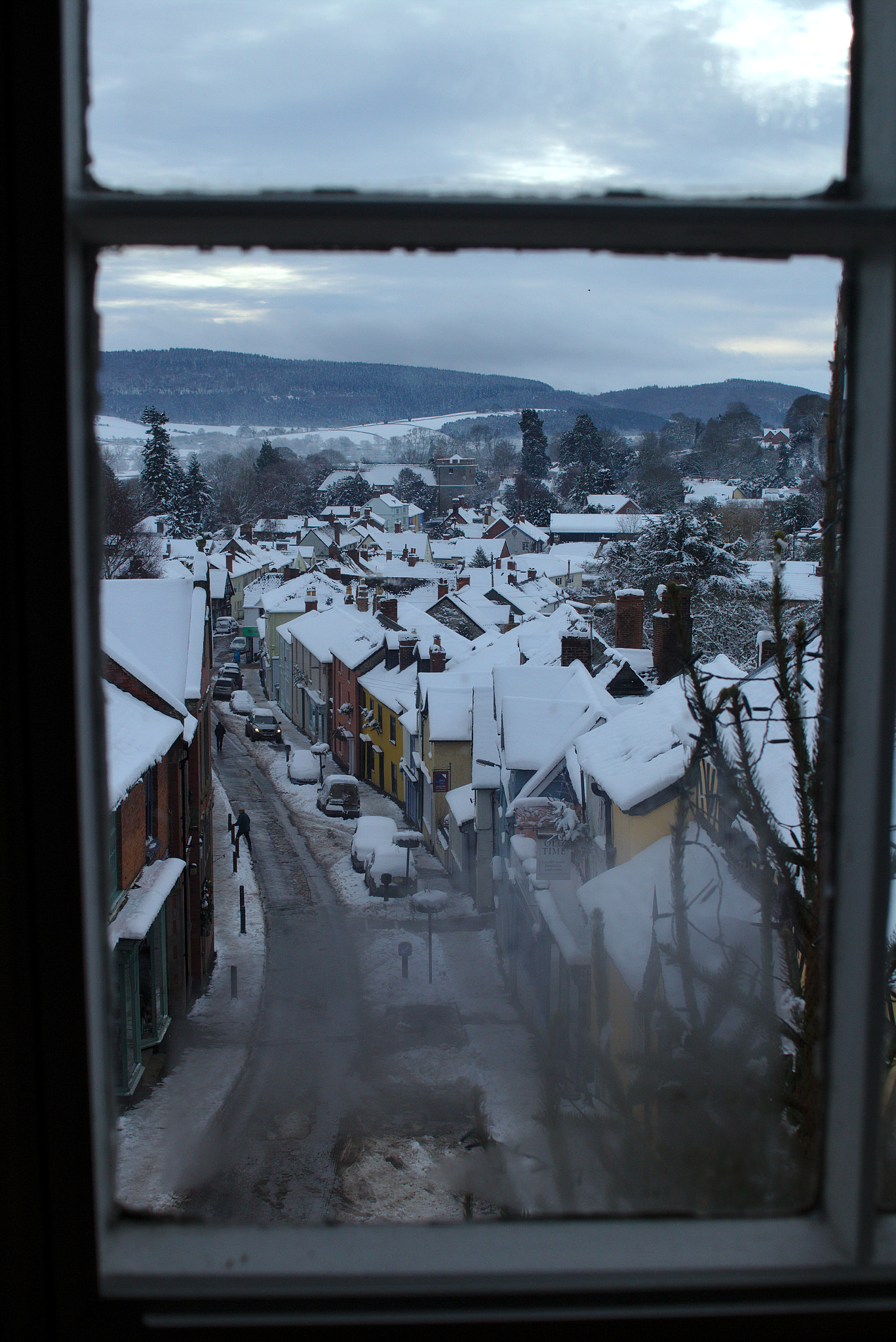 Sigma 30mm F1.4 EX DC HSM sample photo. Bishops castle in the snow (a view from the town hall, december 2017) photography