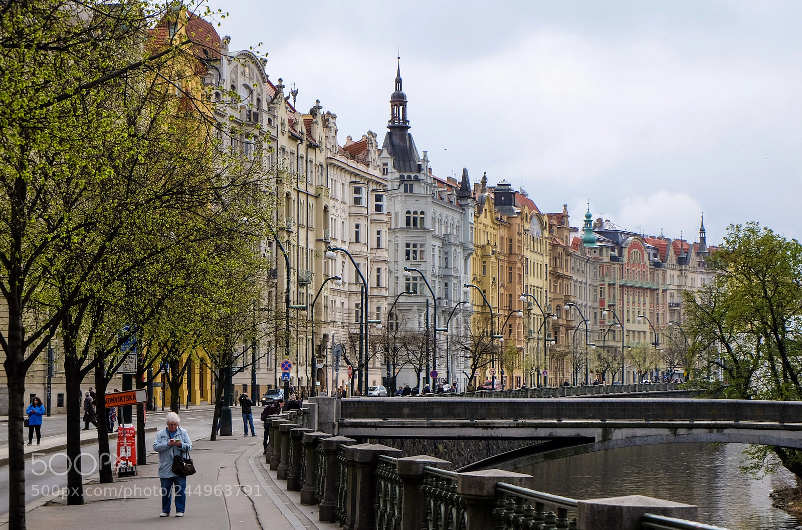 Fujifilm X-T10 sample photo. Cold morning in prague photography