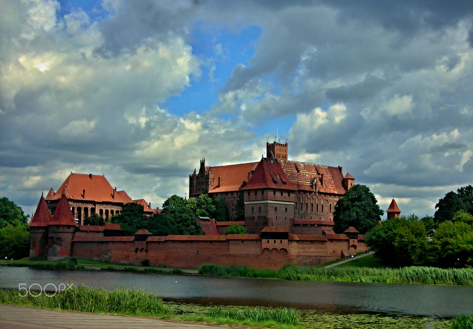 Nikon COOLPIX L3 sample photo. Malbork castle. photography