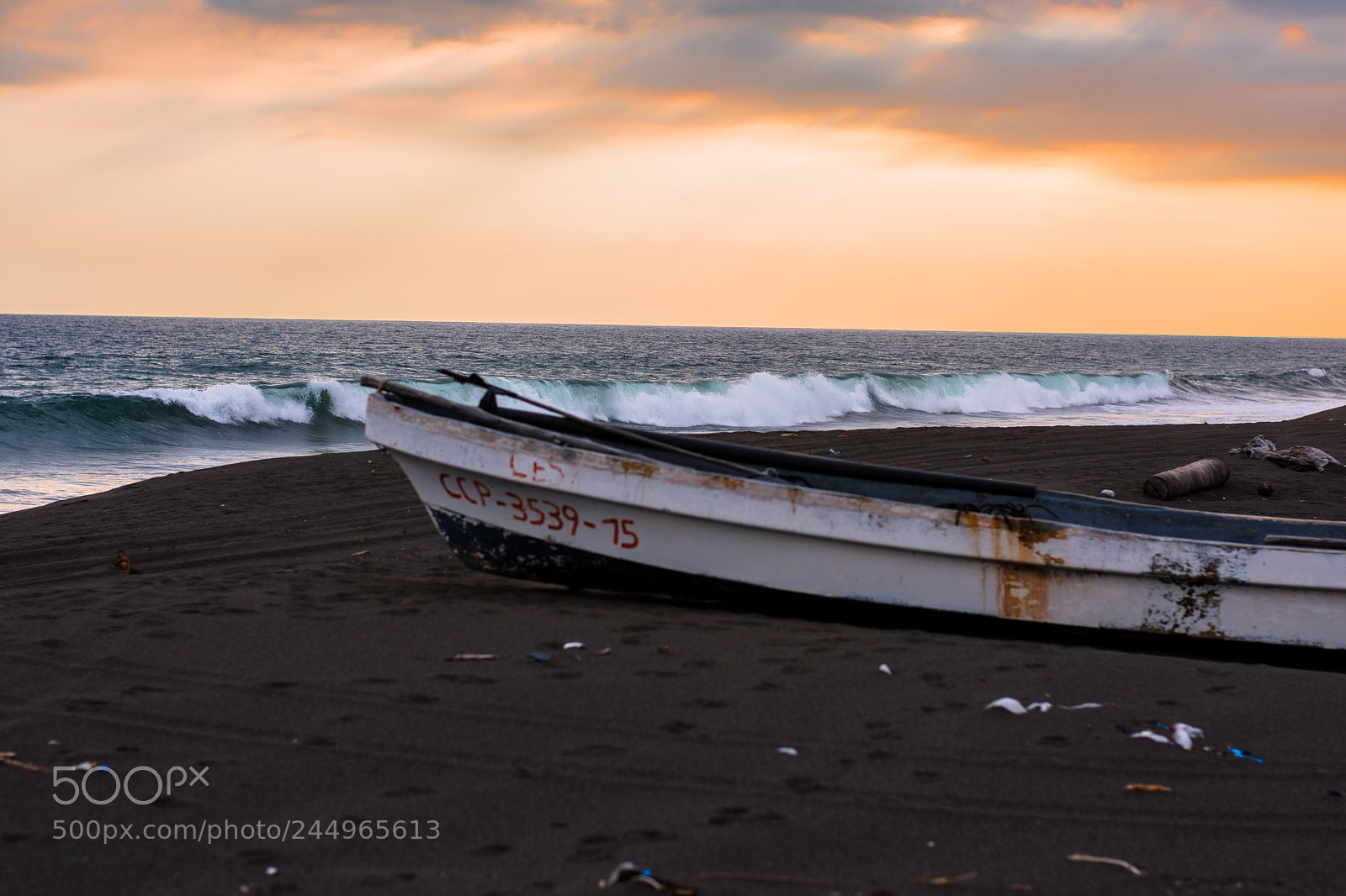Nikon D7200 sample photo. Boat and trash photography