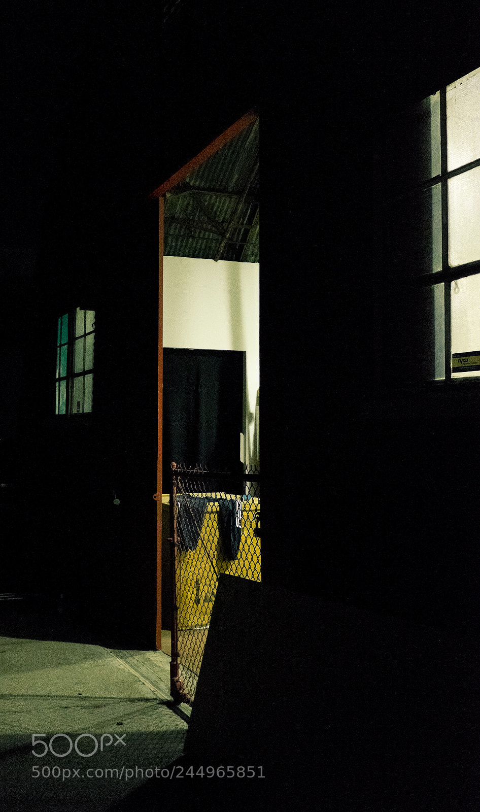 Fujifilm X100S sample photo. Deep shadows surround me photography